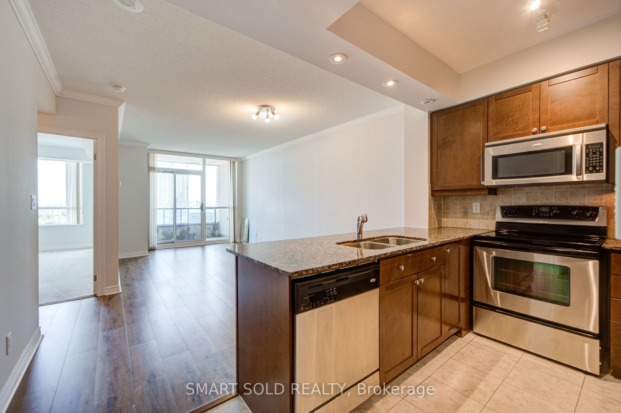 100 Promenade Circle 1508, Vaughan, ON L4J 7W7 photo 3