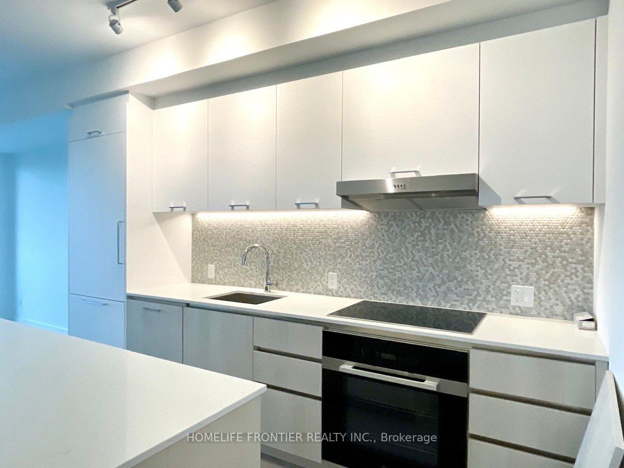 8188 Yonge Street 415, Vaughan, ON L4J 0M2 photo 2