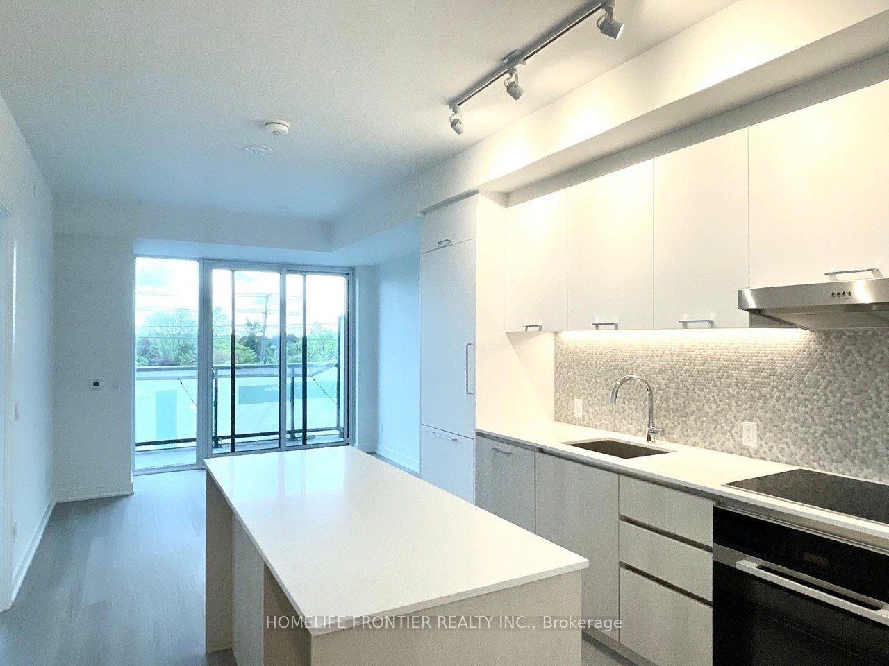 8188 Yonge Street 415, Vaughan, ON L4J 0M2 photo 3