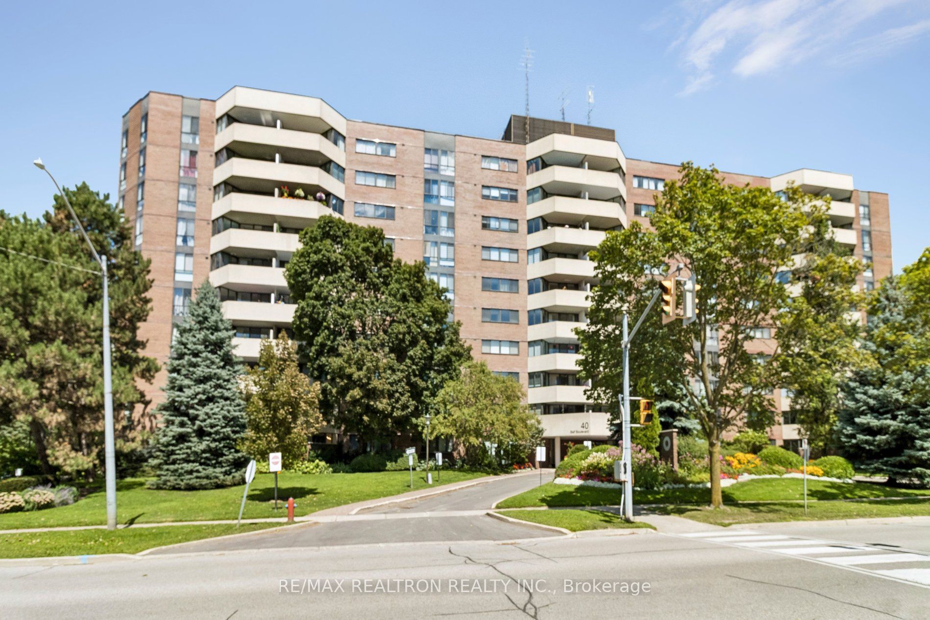40 Baif Boulevard 208, Richmond Hill, ON L4C 5M9 photo 2