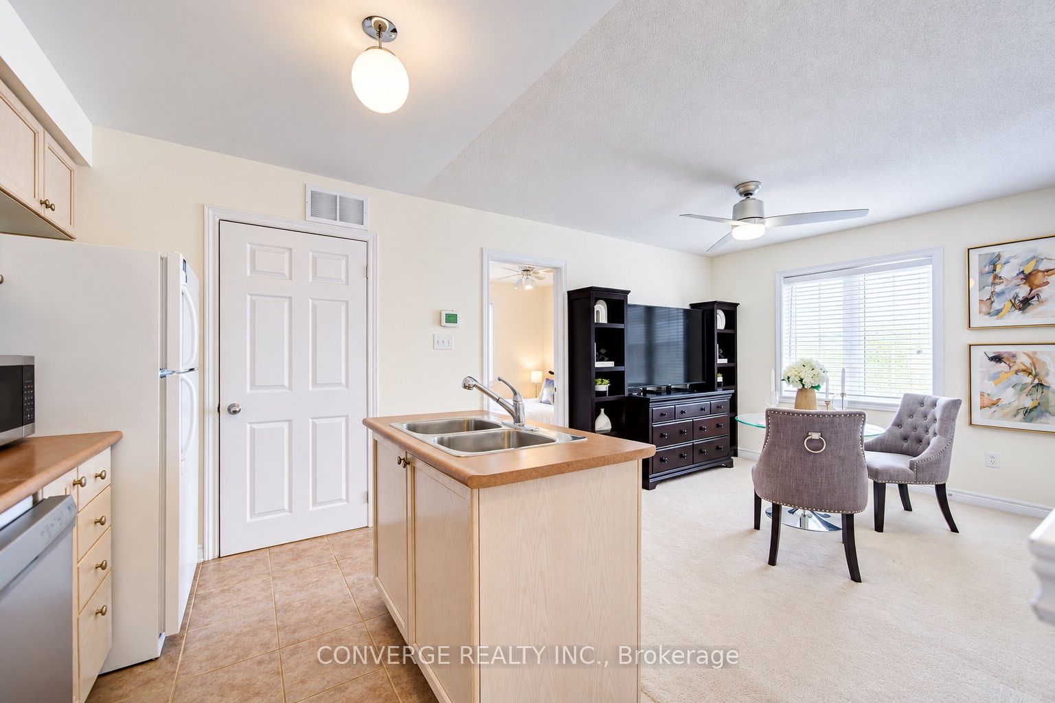 29 Cardrew Street Coach House, Markham, ON L6B 1G2 photo 2