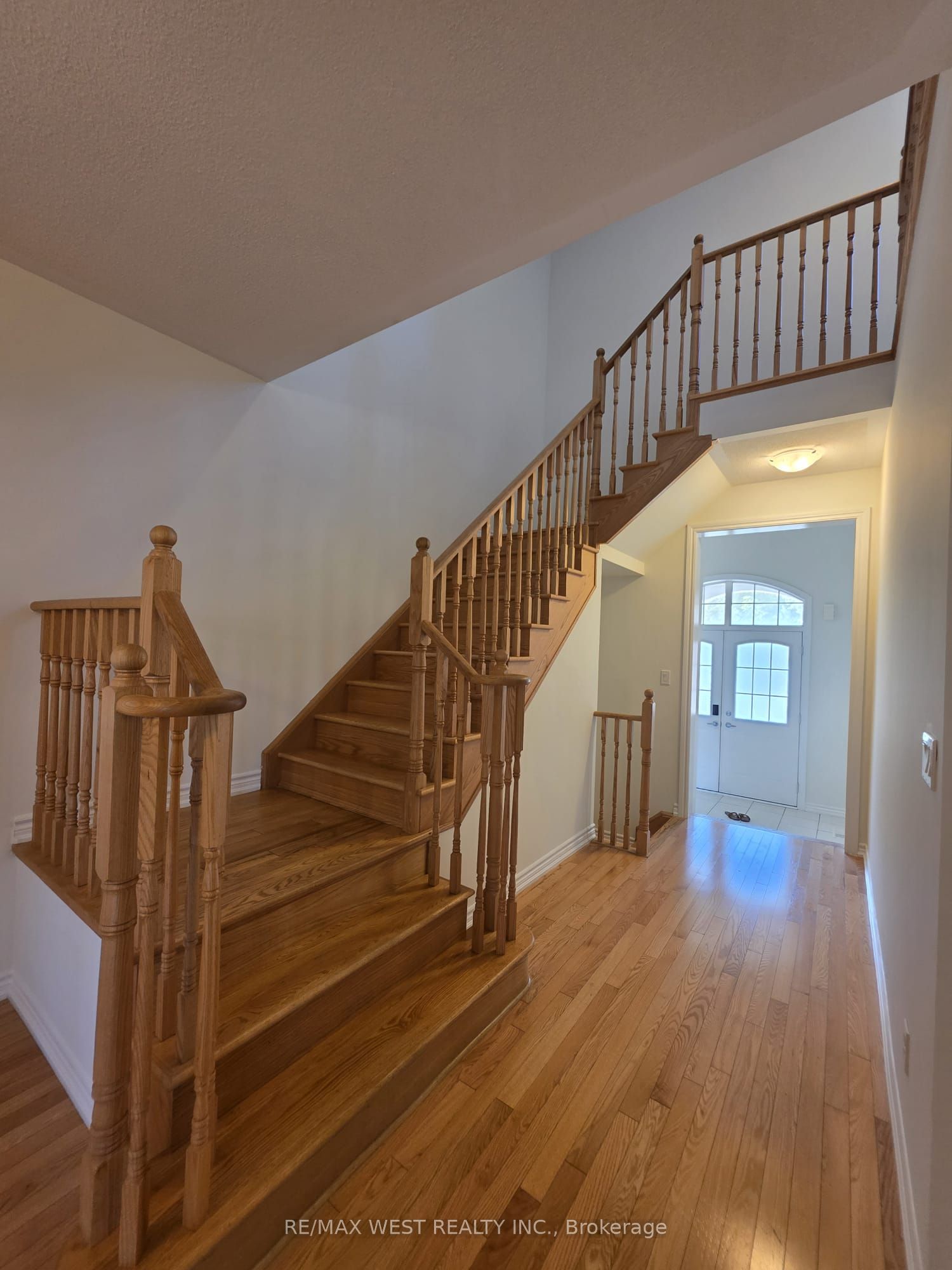 11 Chessington Avenue (Main), East Gwillimbury, ON L9N 0R5 photo 3