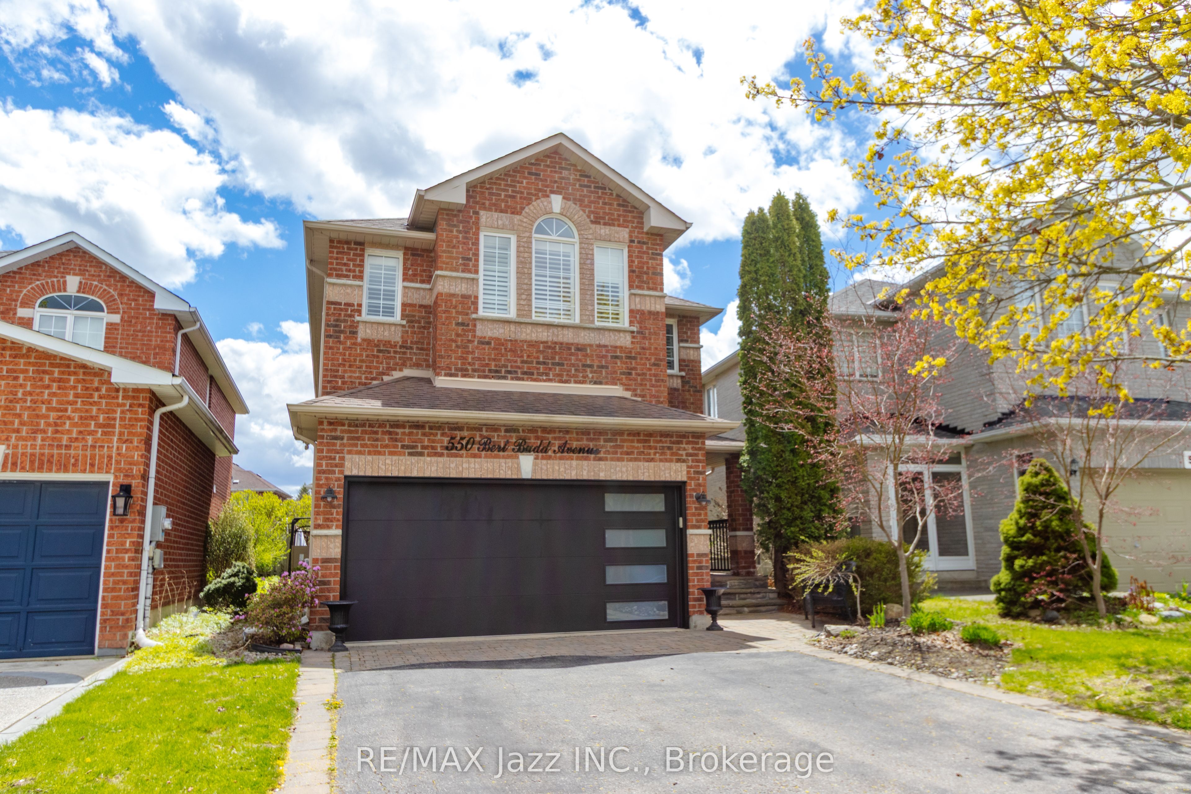 550 Bert Budd Avenue, Newmarket, ON L3Y 8S7 photo 2