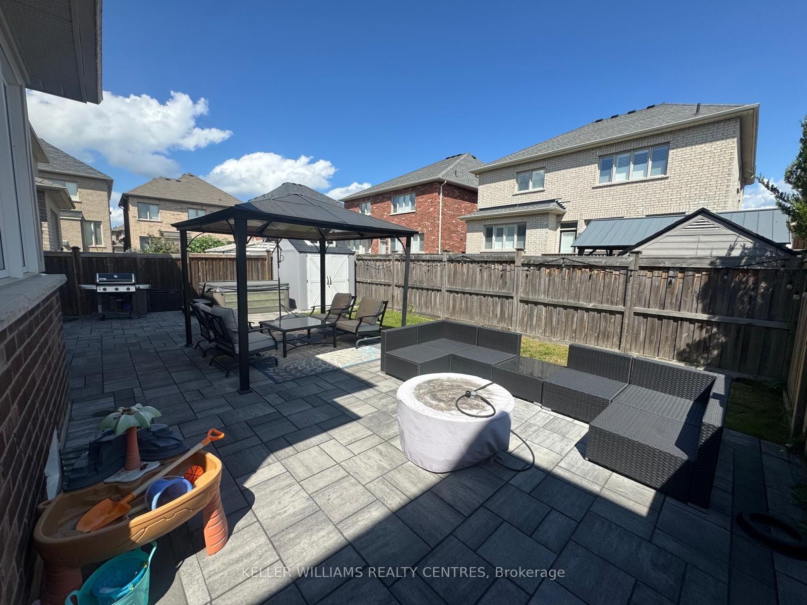 2 Creekland Avenue N, Whitchurch-Stouffville, ON L4A 1T8 photo 5