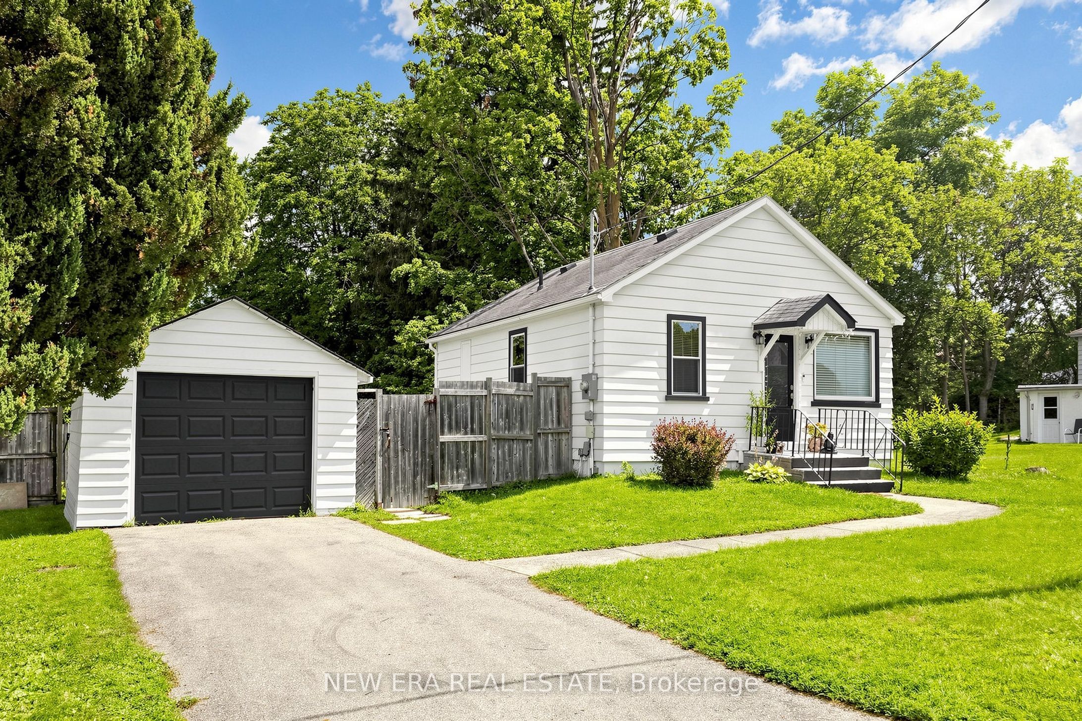 247 Muriel Street, Newmarket, ON L3Y 3N2 photo 2