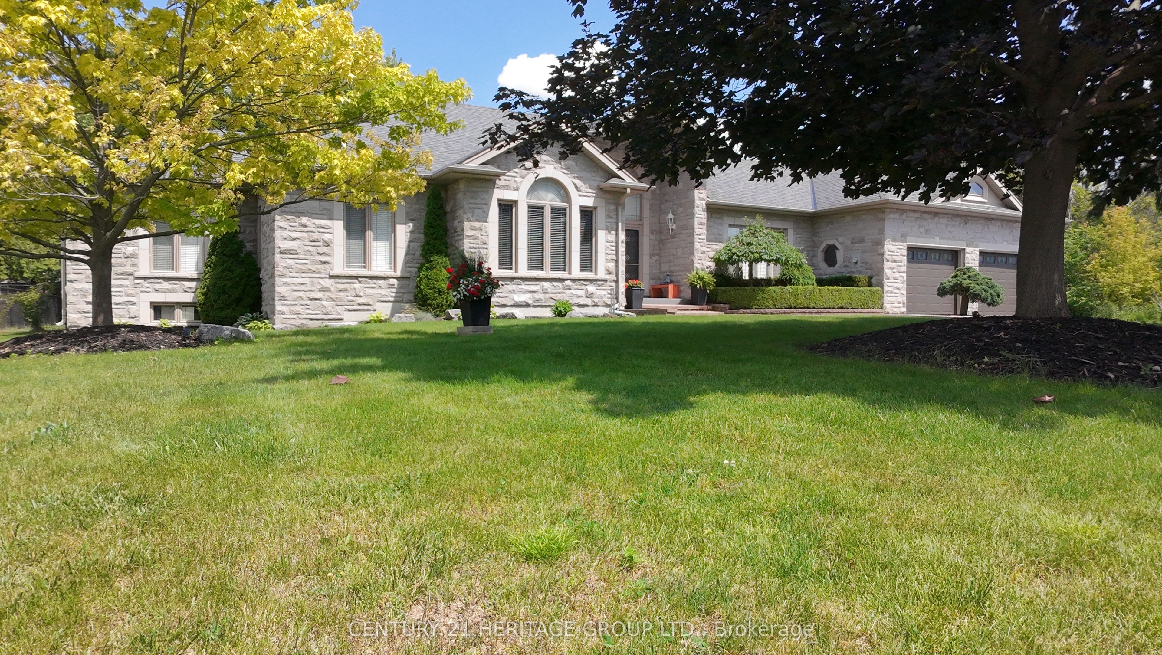 49 Shore Crescent, Georgina, ON L0E 1S0 photo 2