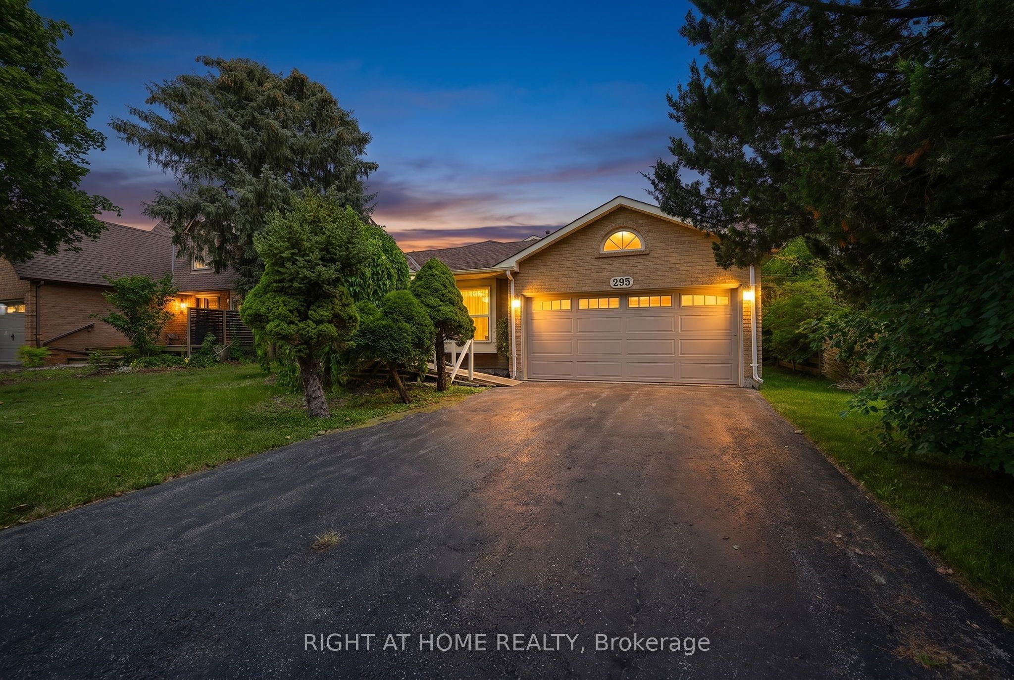 295 Burford Street, Newmarket, ON L3Y 6E7