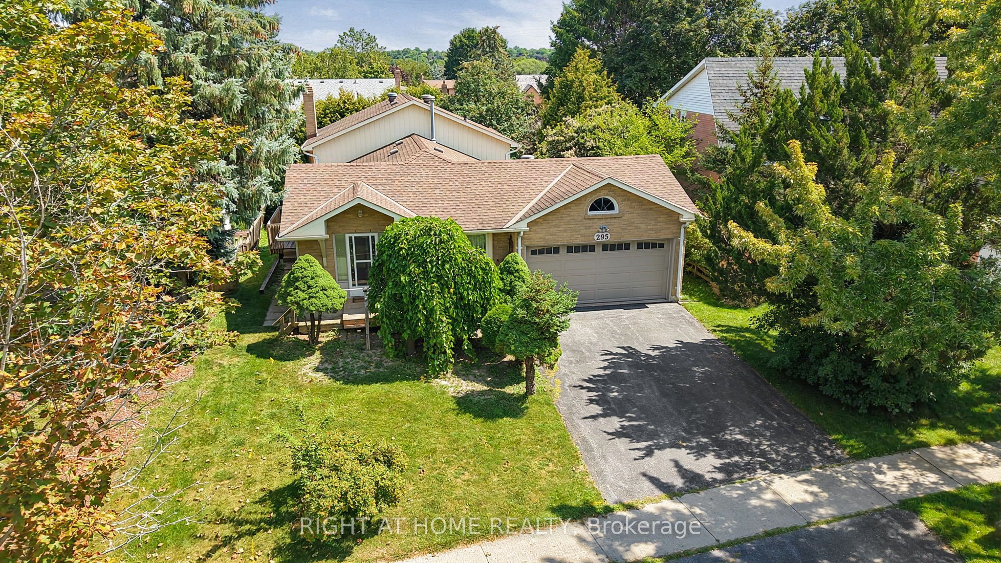 295 Burford Street, Newmarket, ON L3Y 6E7 photo 2