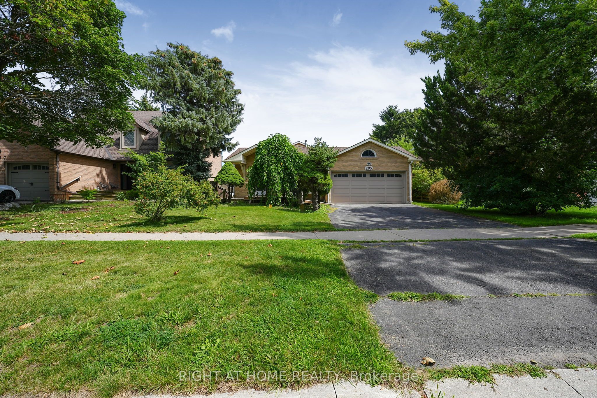 295 Burford Street, Newmarket, ON L3Y 6E7 photo 3