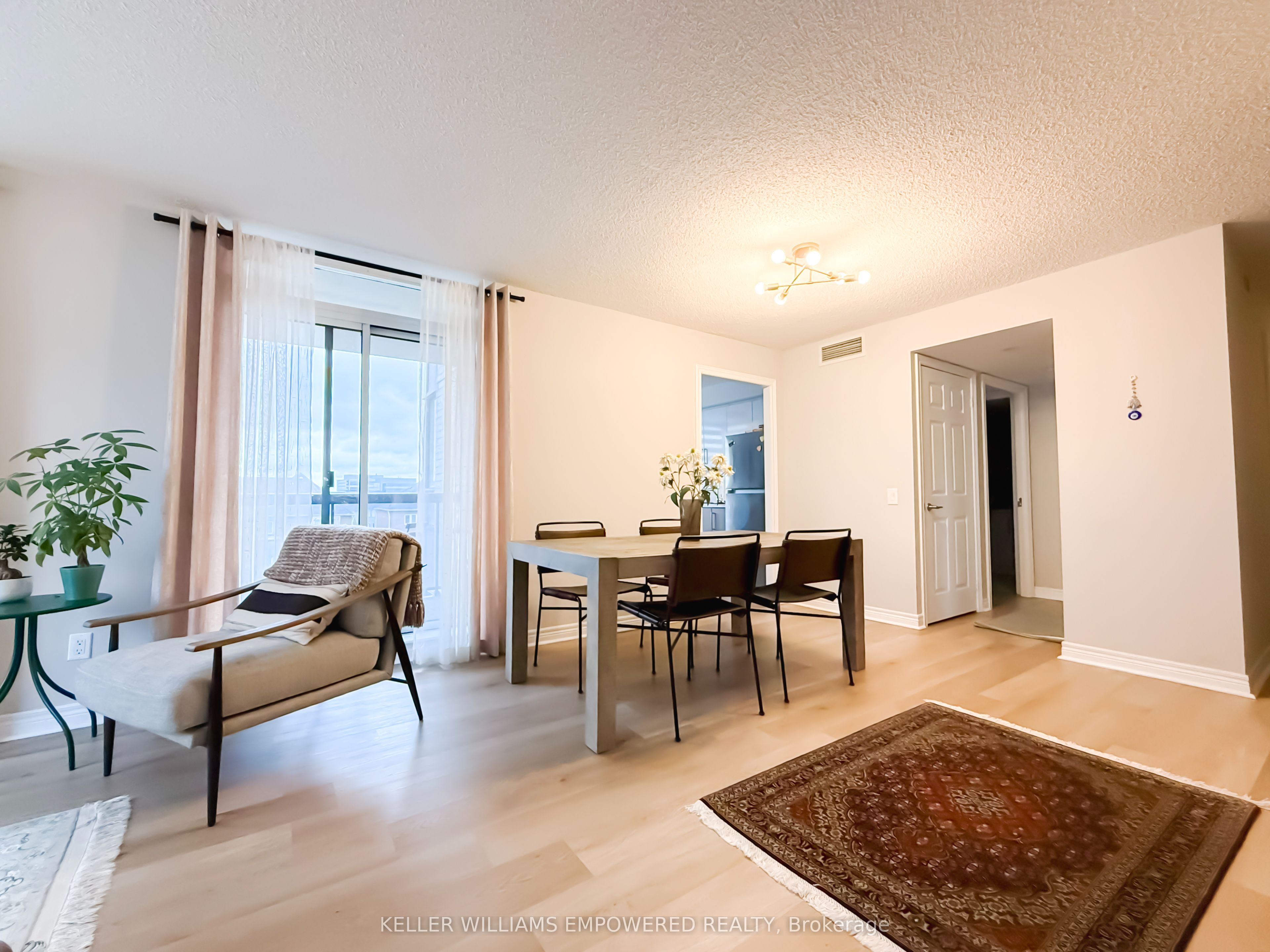 51 Times Avenue 302, Markham, ON L3T 7X7 photo 4