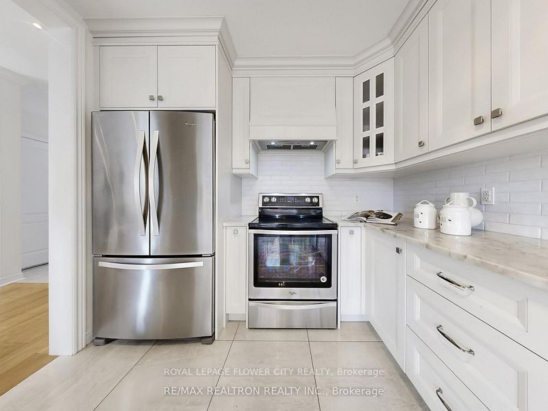 60 Colombo Crescent Main, Vaughan, ON L6A 0A3 photo 5