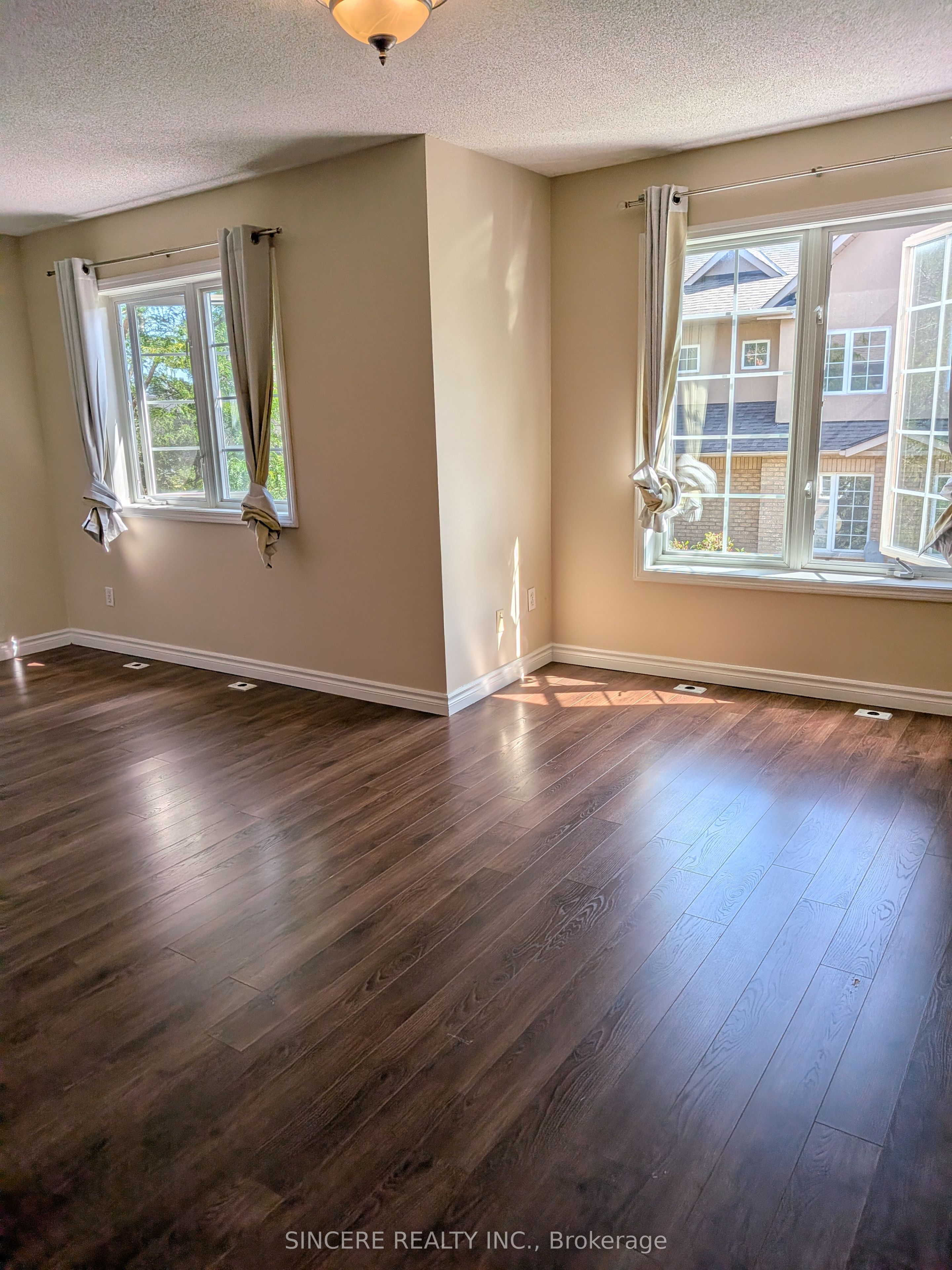 20 St Moritz Way 17, Markham, ON L3R 4G4