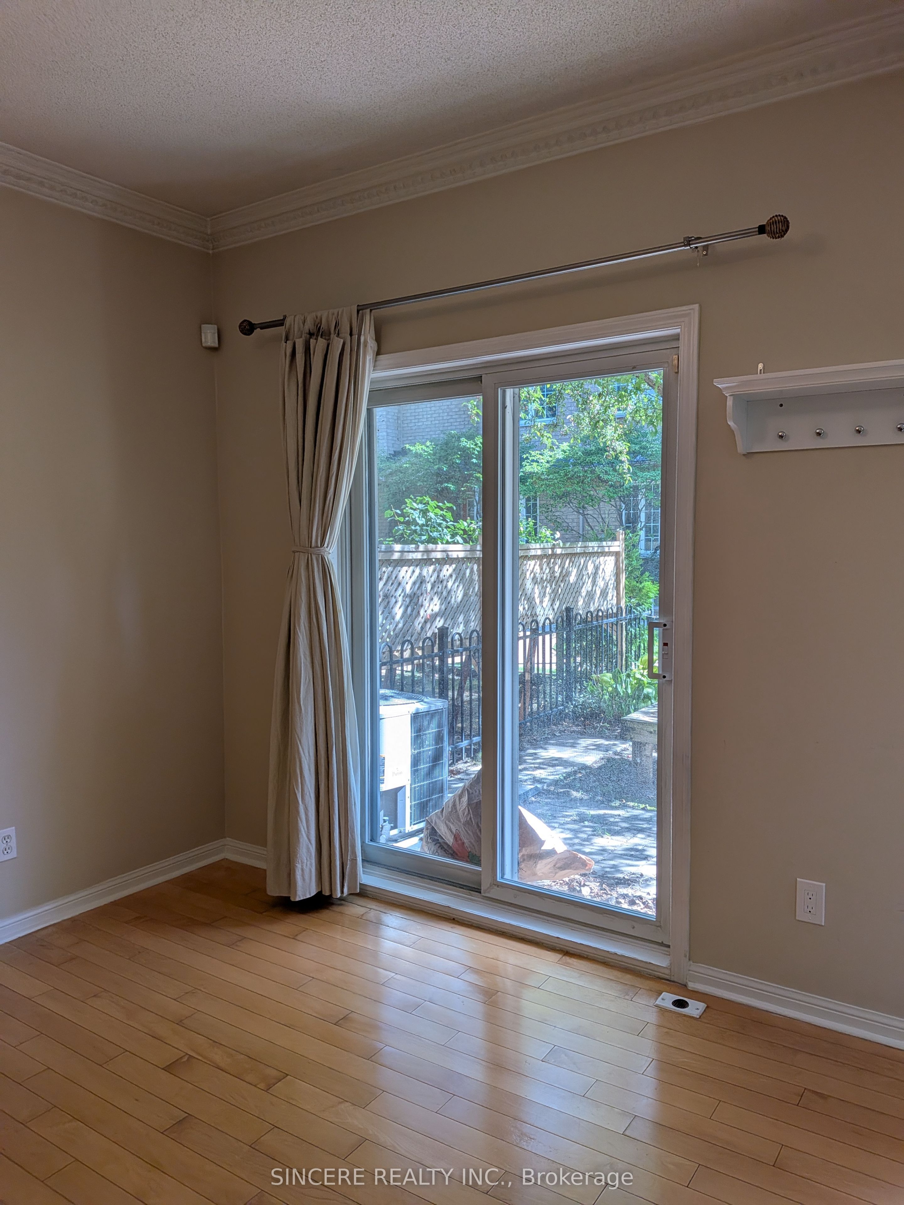 20 St Moritz Way 17, Markham, ON L3R 4G4 photo 2