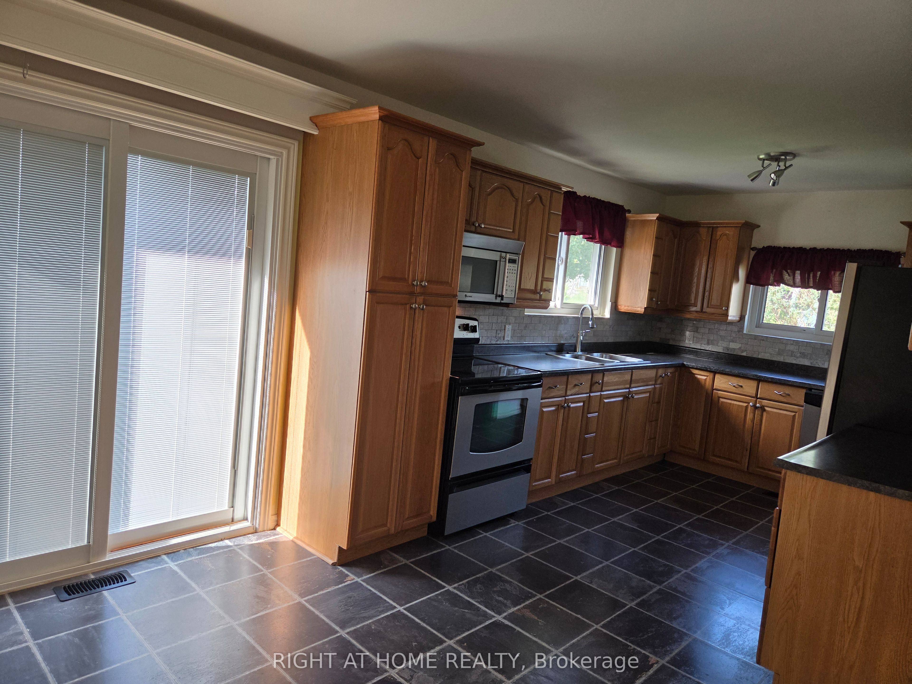771 Third Avenue, Georgina, ON L0E 1S0 photo 5