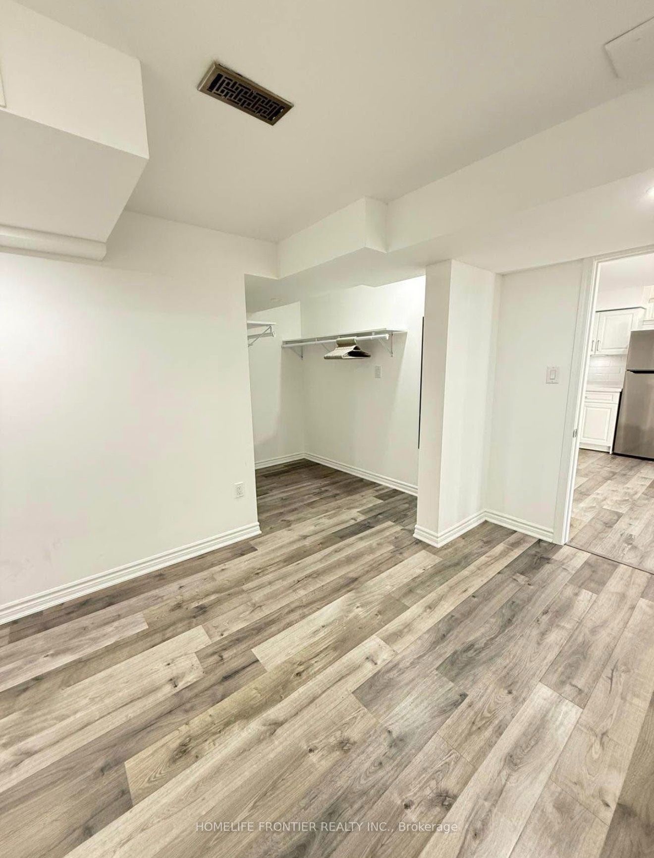 586 Sweetwater Crescent BASEMENT, Newmarket, ON L3X 1C1 photo 4