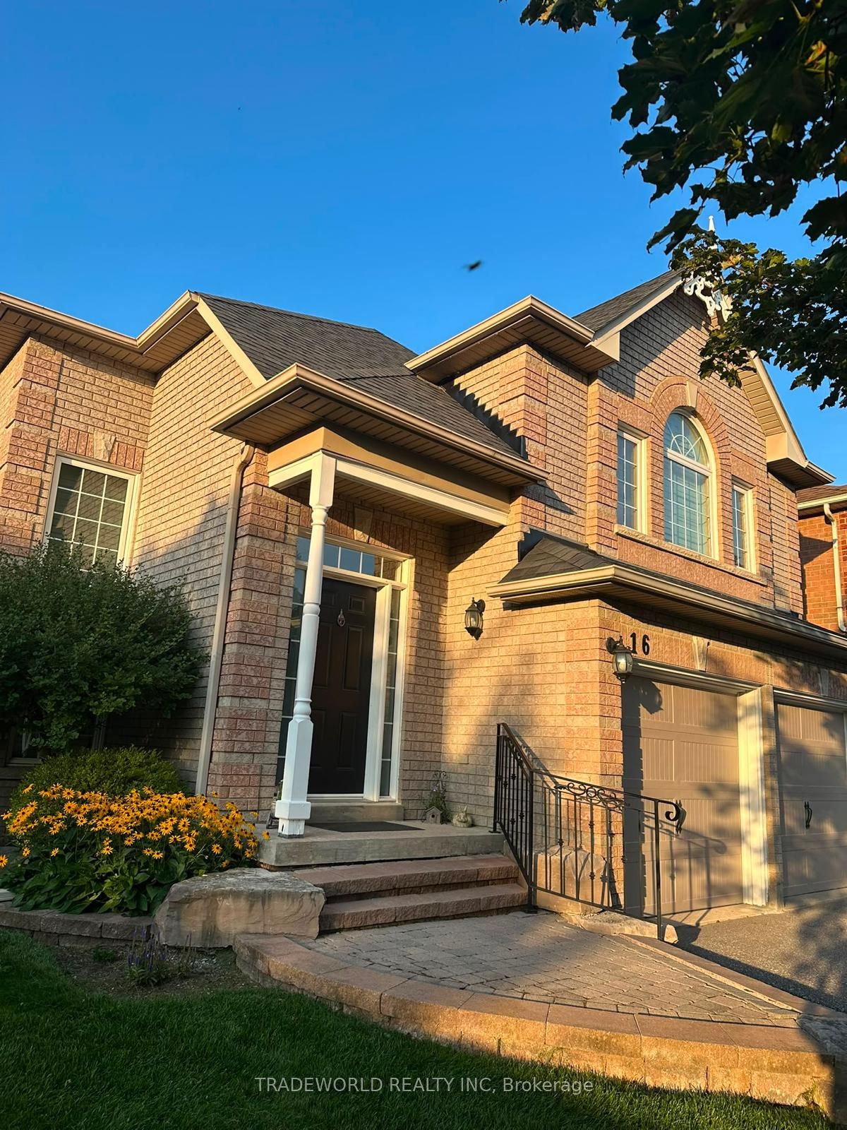 16 Chessman Court, Whitchurch-Stouffville, ON L4A 1K7 photo 2