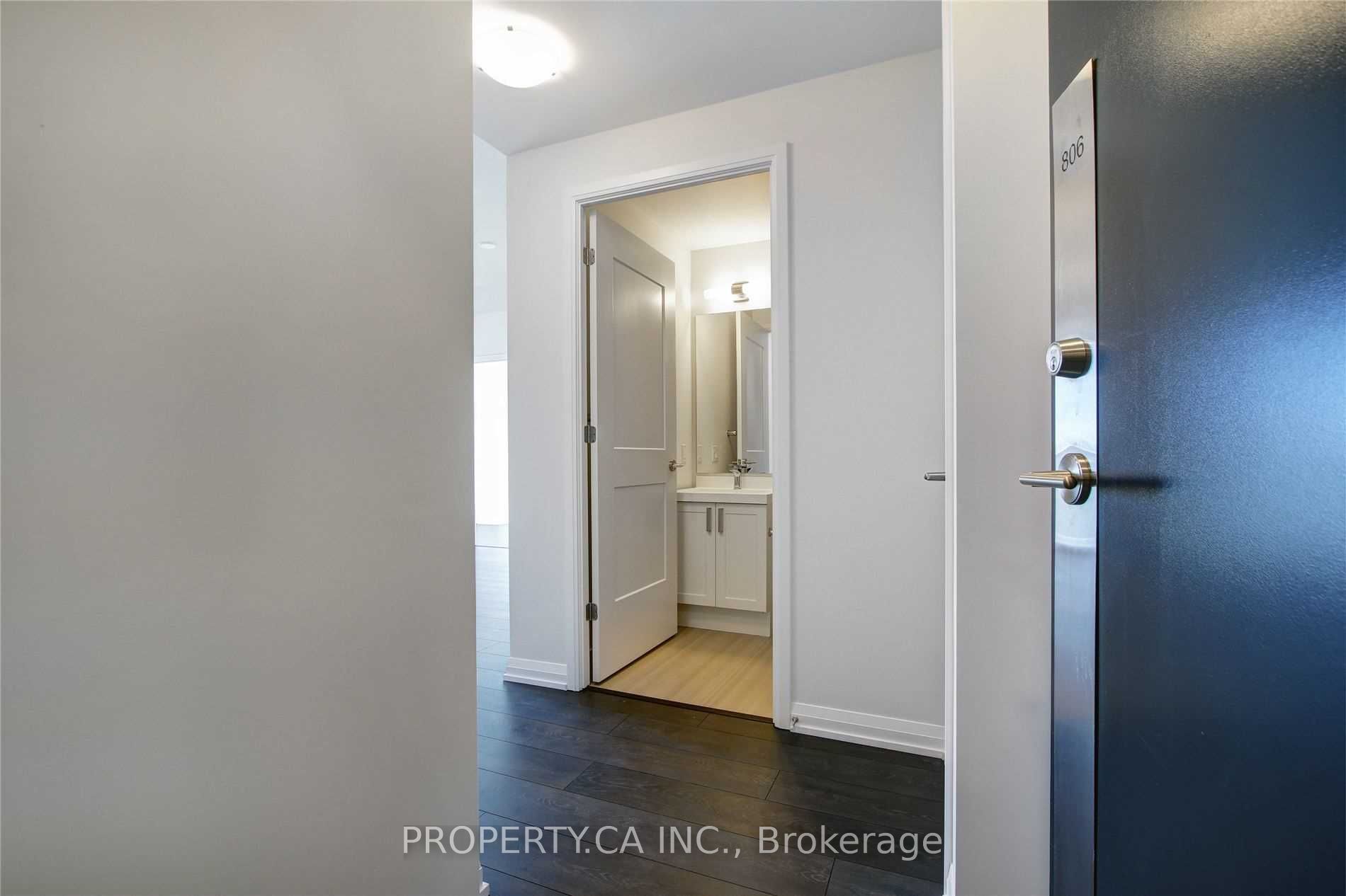 7895 Jane Street 806, Vaughan, ON L4K 2M7 photo 2