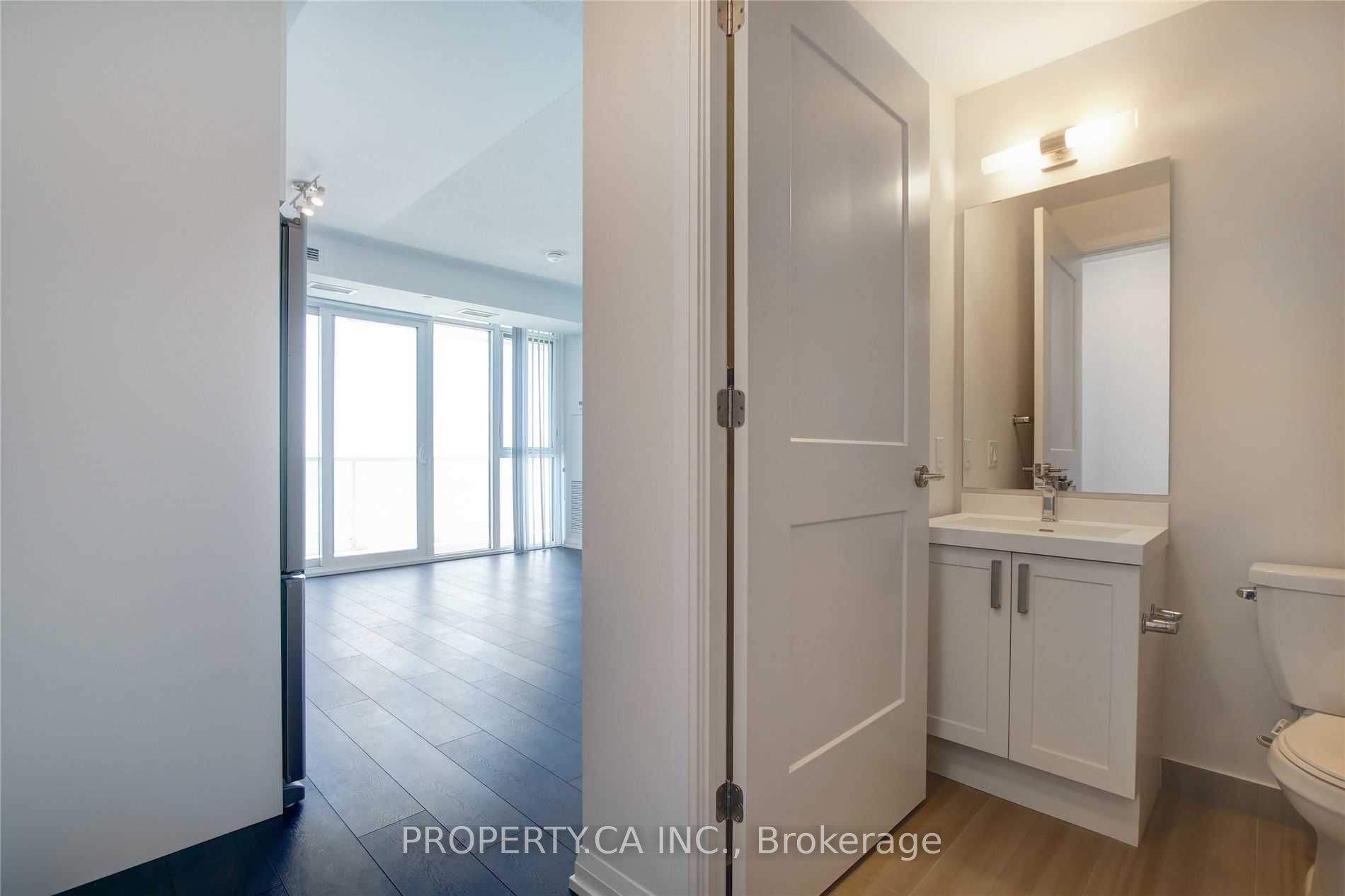 7895 Jane Street 806, Vaughan, ON L4K 2M7 photo 3