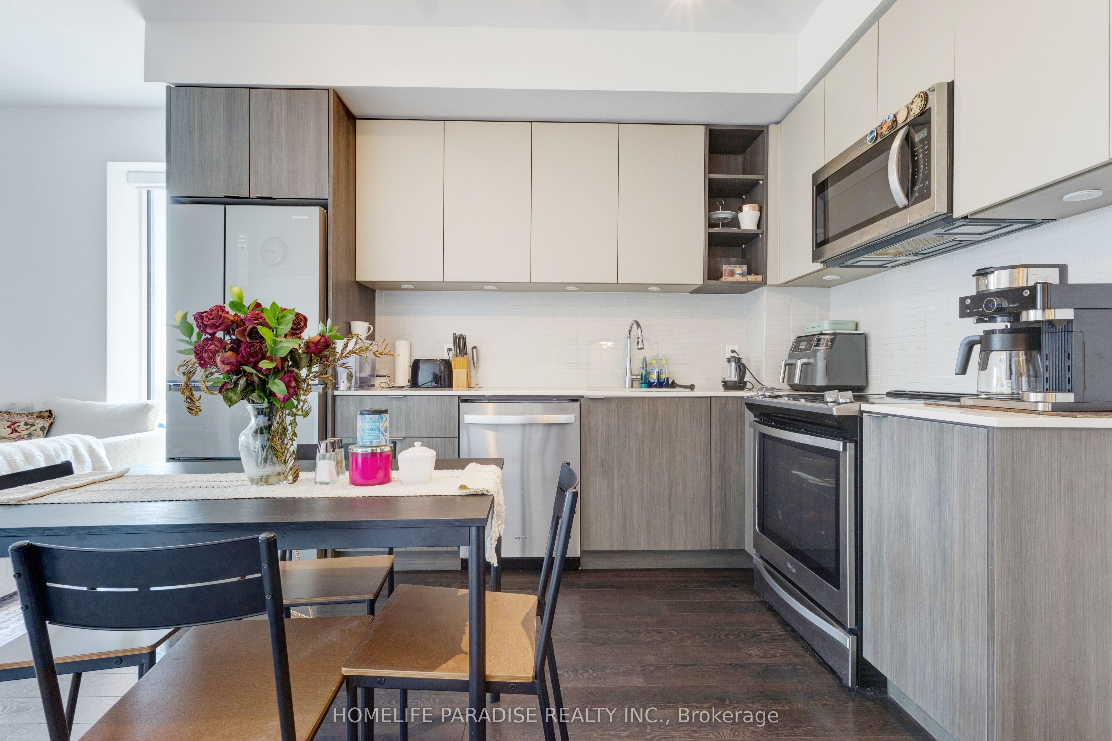 100 Eagle Rock Way 319, Vaughan, ON L6A 5B9 photo 4