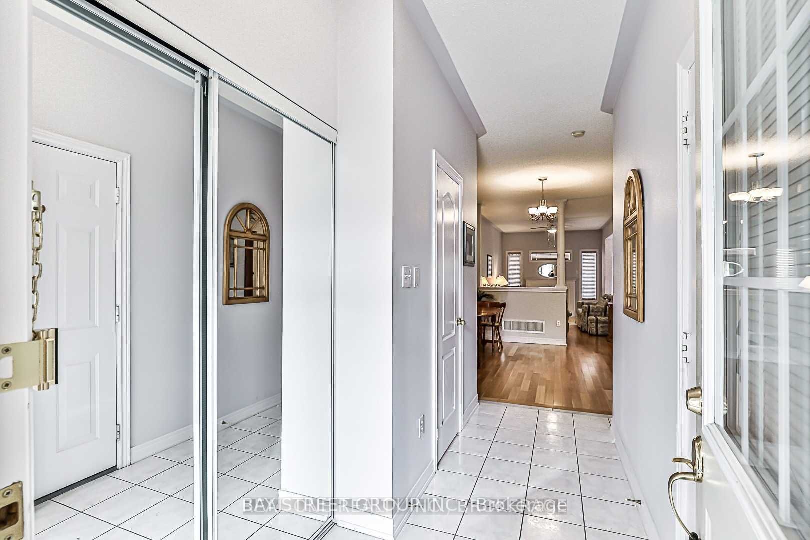 523 Ainsworth Drive, Newmarket, ON L3Y 8W9 photo 4