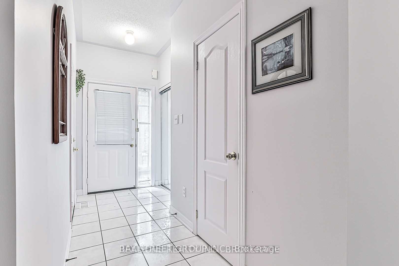 523 Ainsworth Drive, Newmarket, ON L3Y 8W9 photo 5