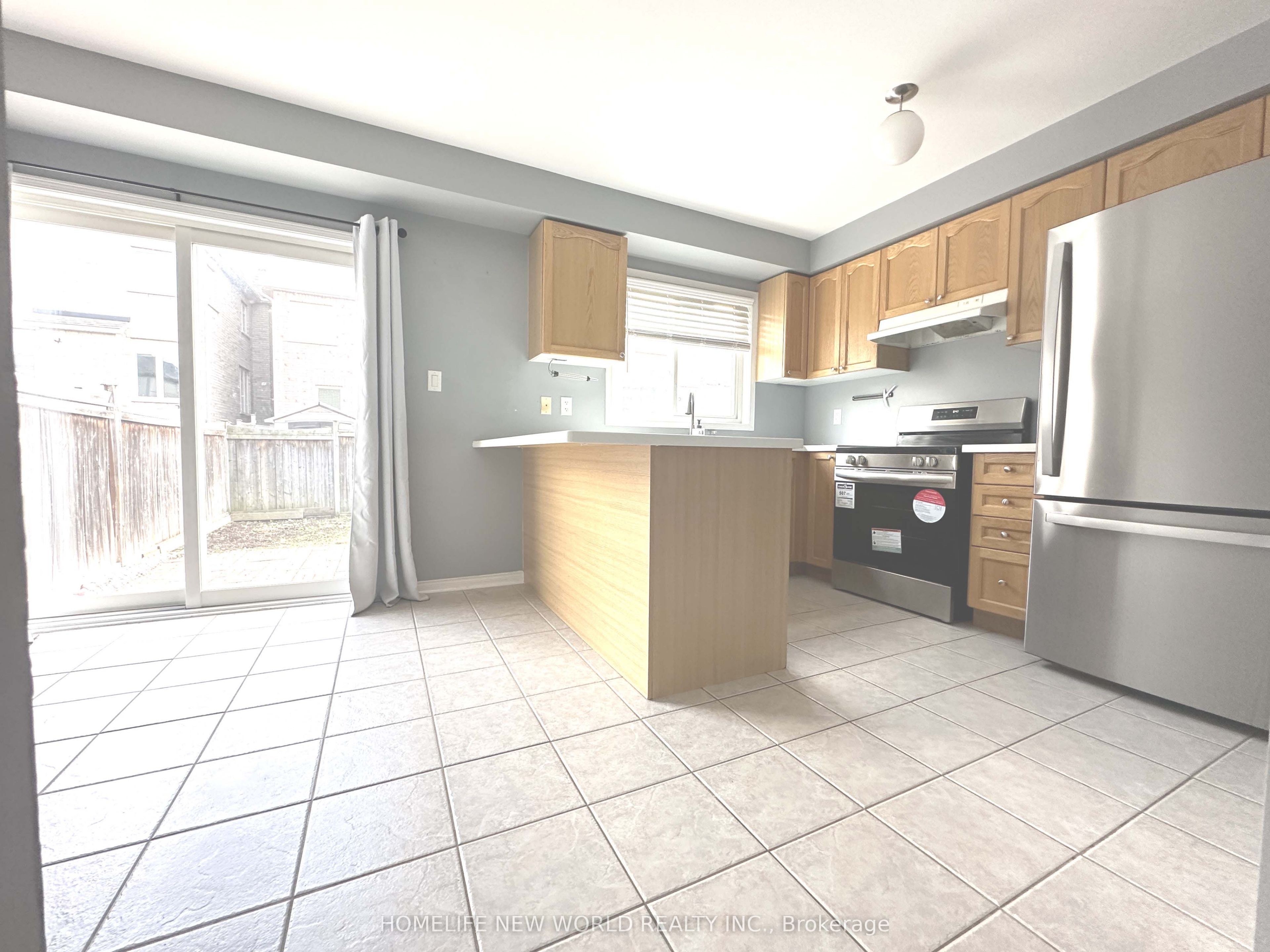 7 Ulson Drive S, Richmond Hill, ON L4E 4V6 photo 3
