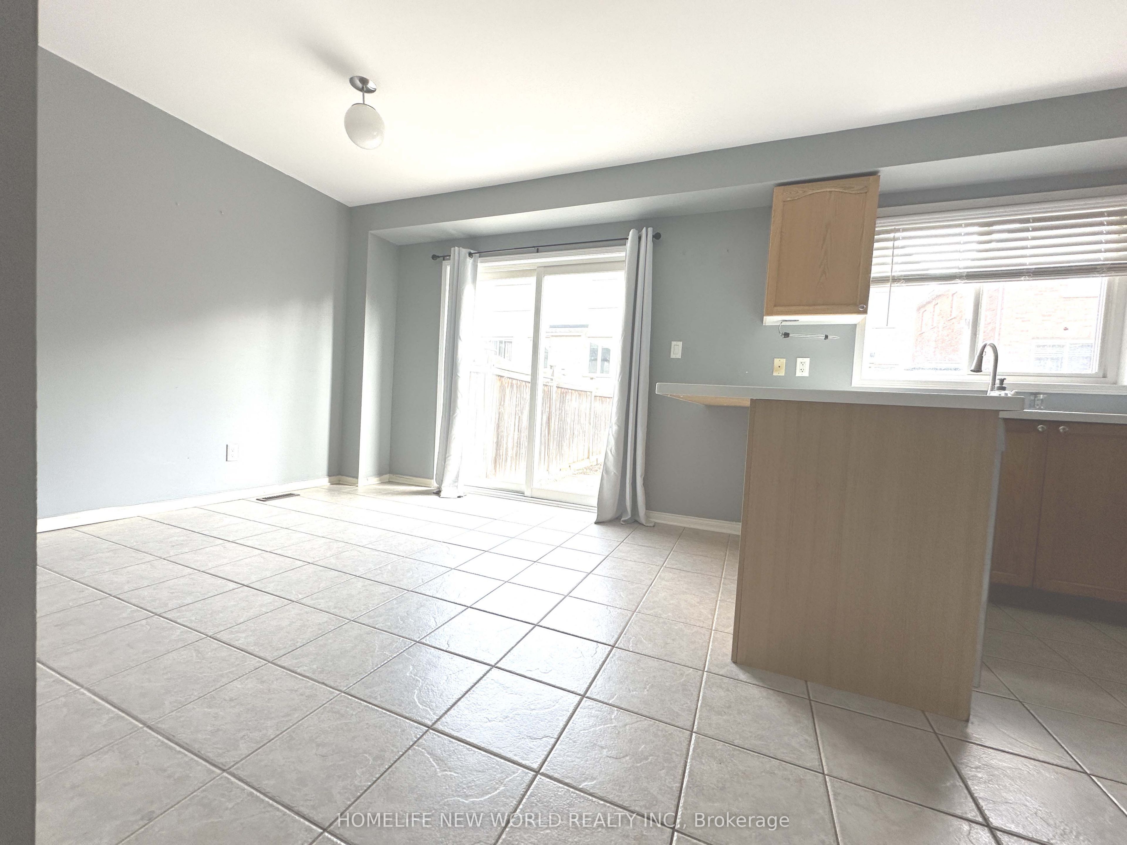 7 Ulson Drive S, Richmond Hill, ON L4E 4V6 photo 4