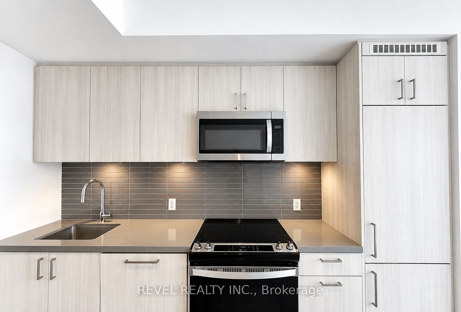 8868 Yonge Street 315E, Richmond Hill, ON L4C 0T4