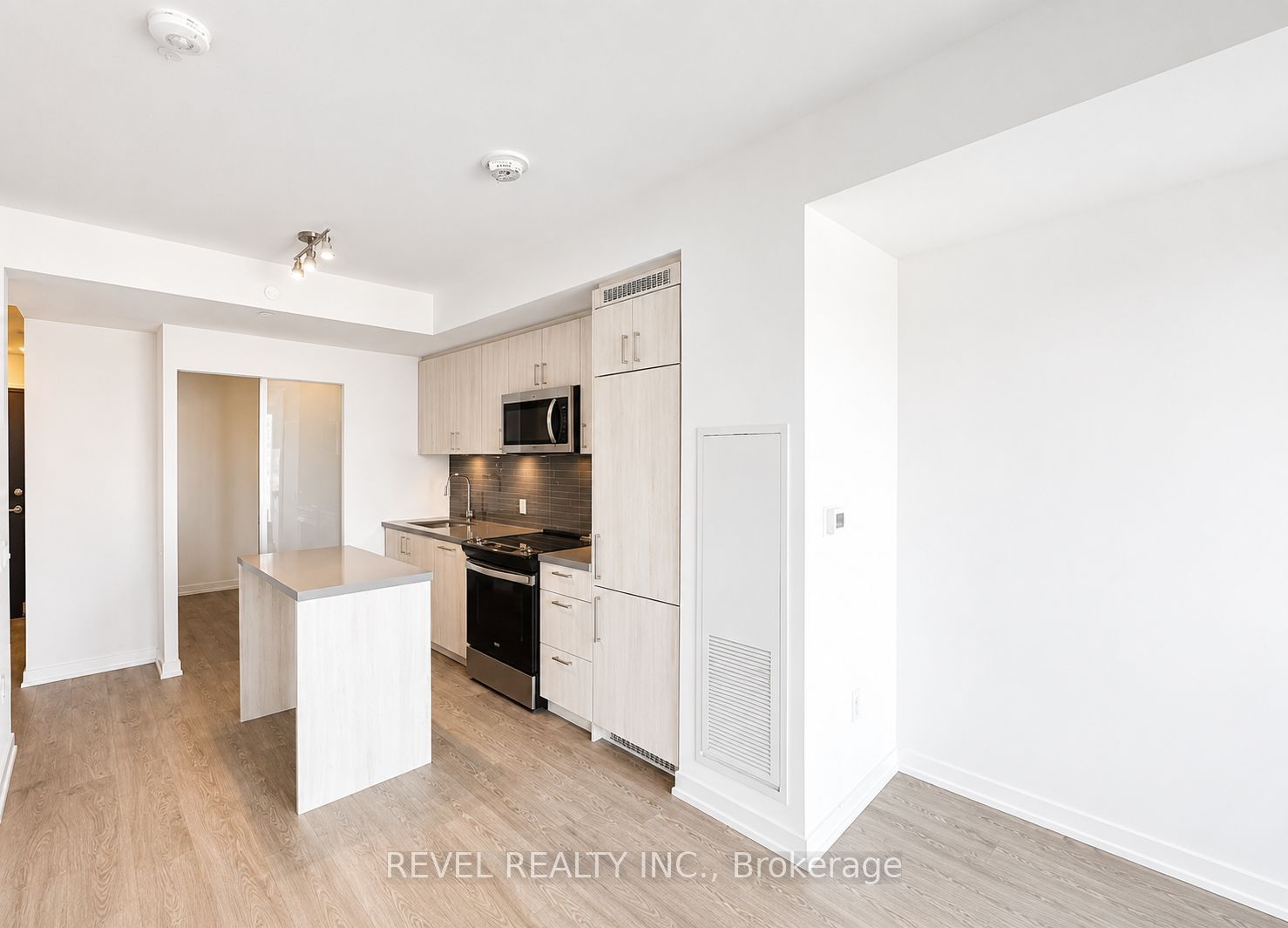 8868 Yonge Street 315E, Richmond Hill, ON L4C 0T4 photo 3