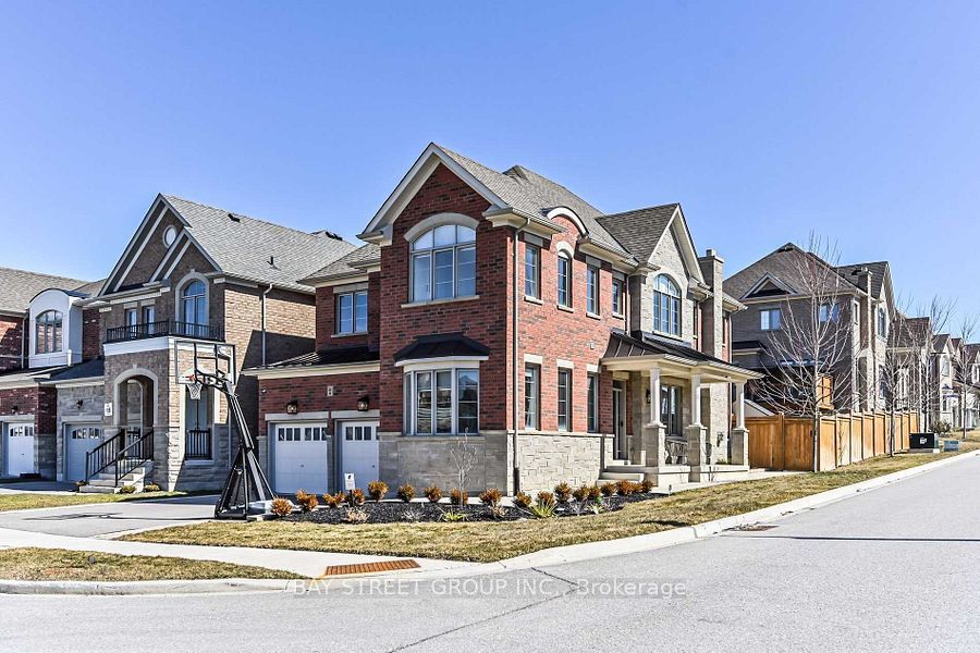 44 Clara May Avenue, East Gwillimbury, ON L9N 0R4 photo 2