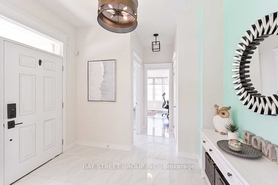44 Clara May Avenue, East Gwillimbury, ON L9N 0R4 photo 4