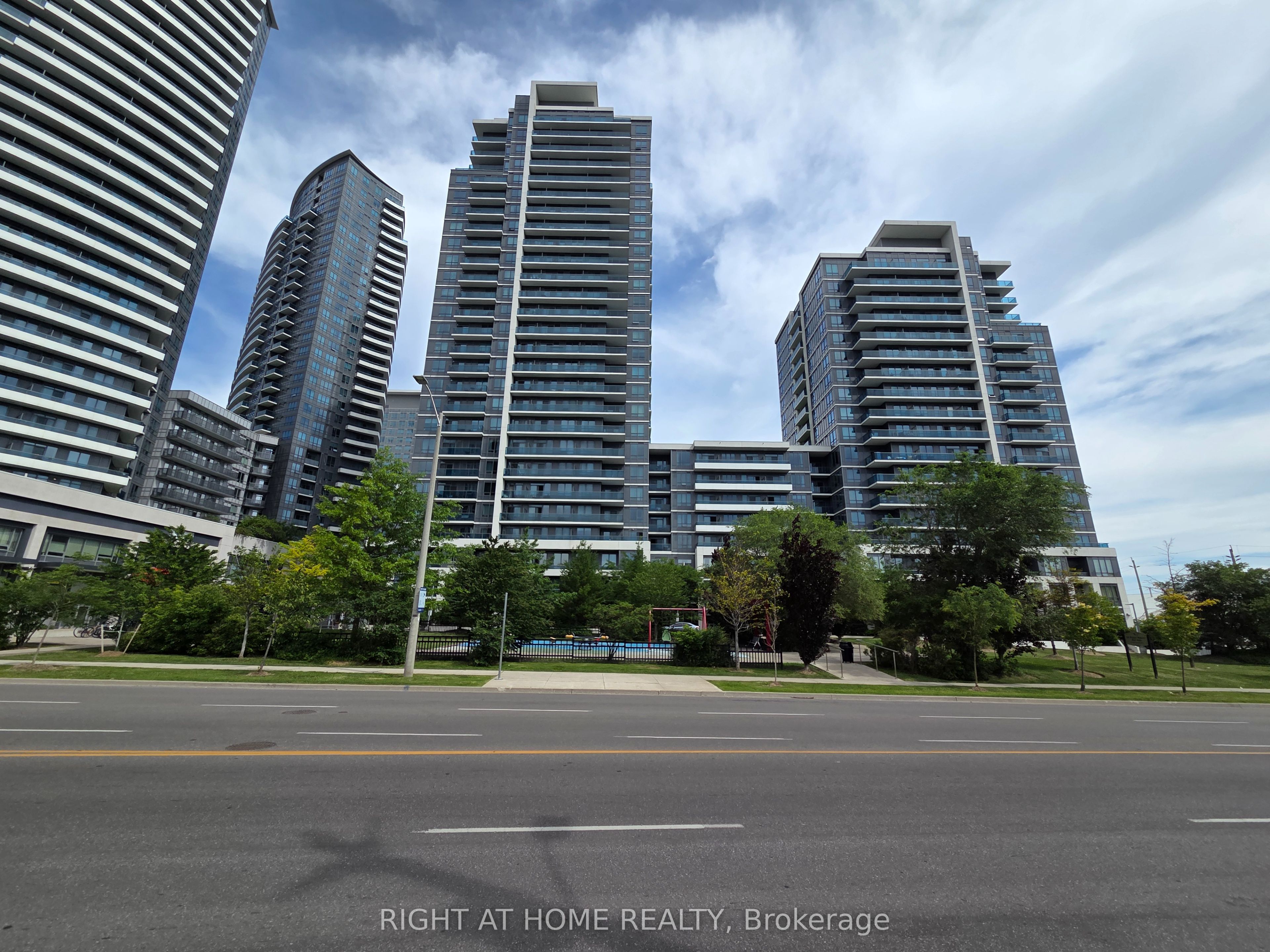 7165 Yonge Street 1406, Markham, ON L3T 0C9