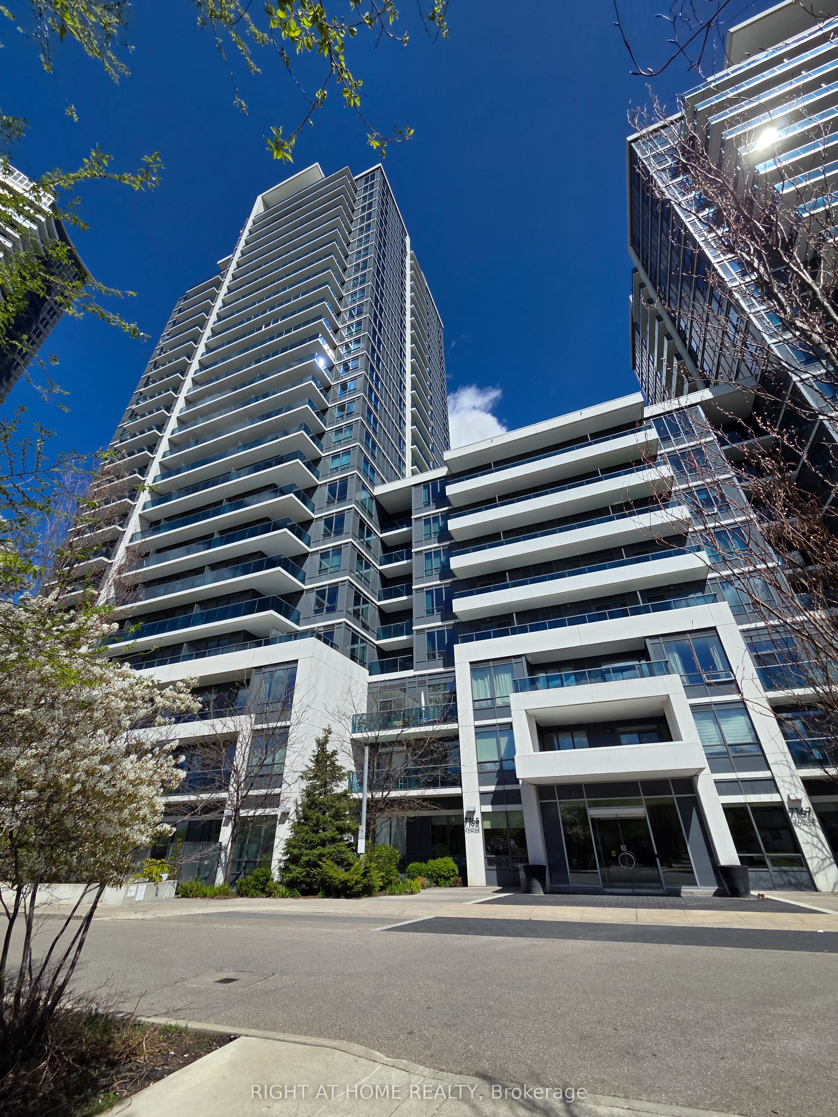 7165 Yonge Street 1406, Markham, ON L3T 0C9 photo 3