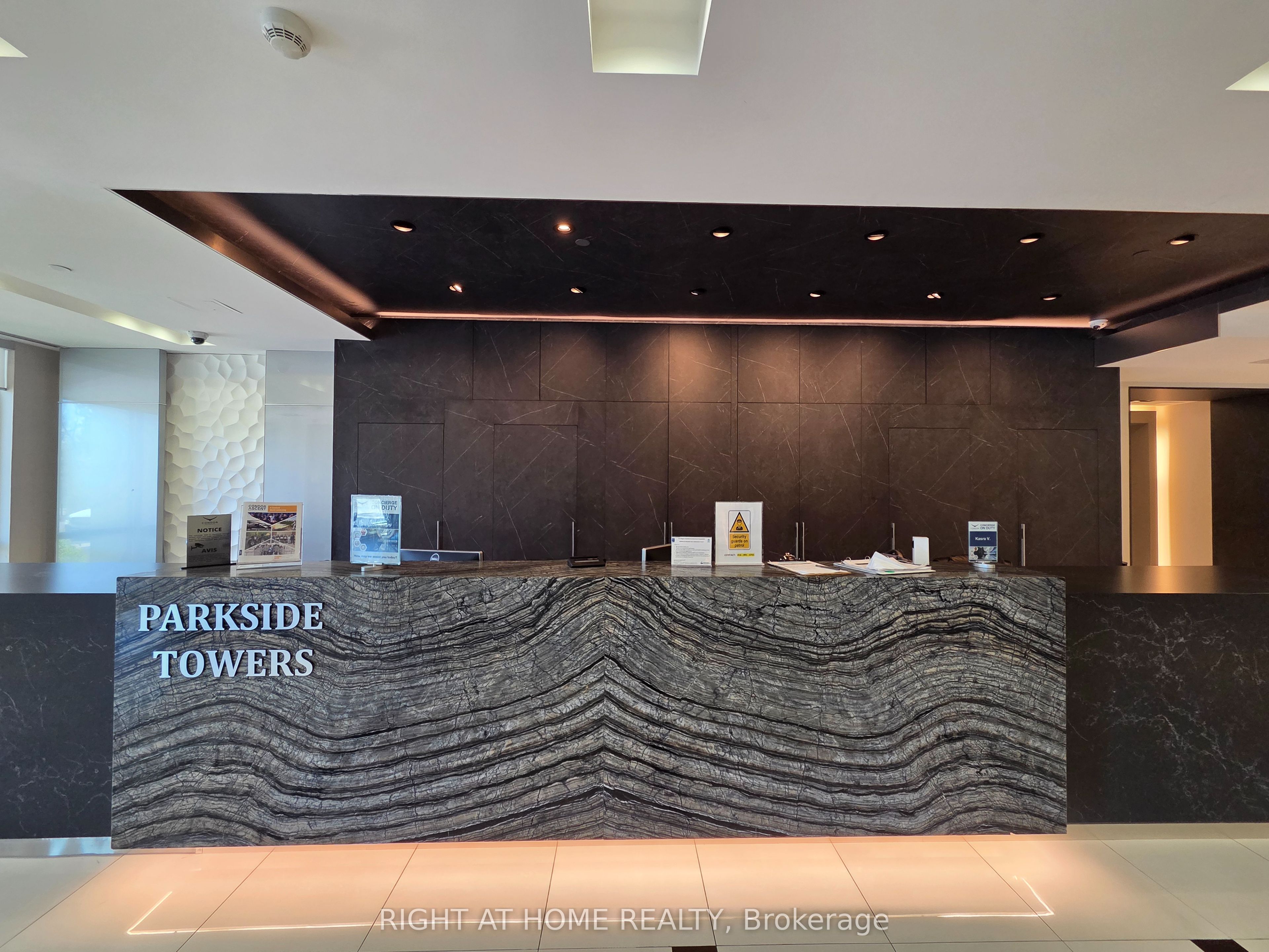 7165 Yonge Street 1406, Markham, ON L3T 0C9 photo 5