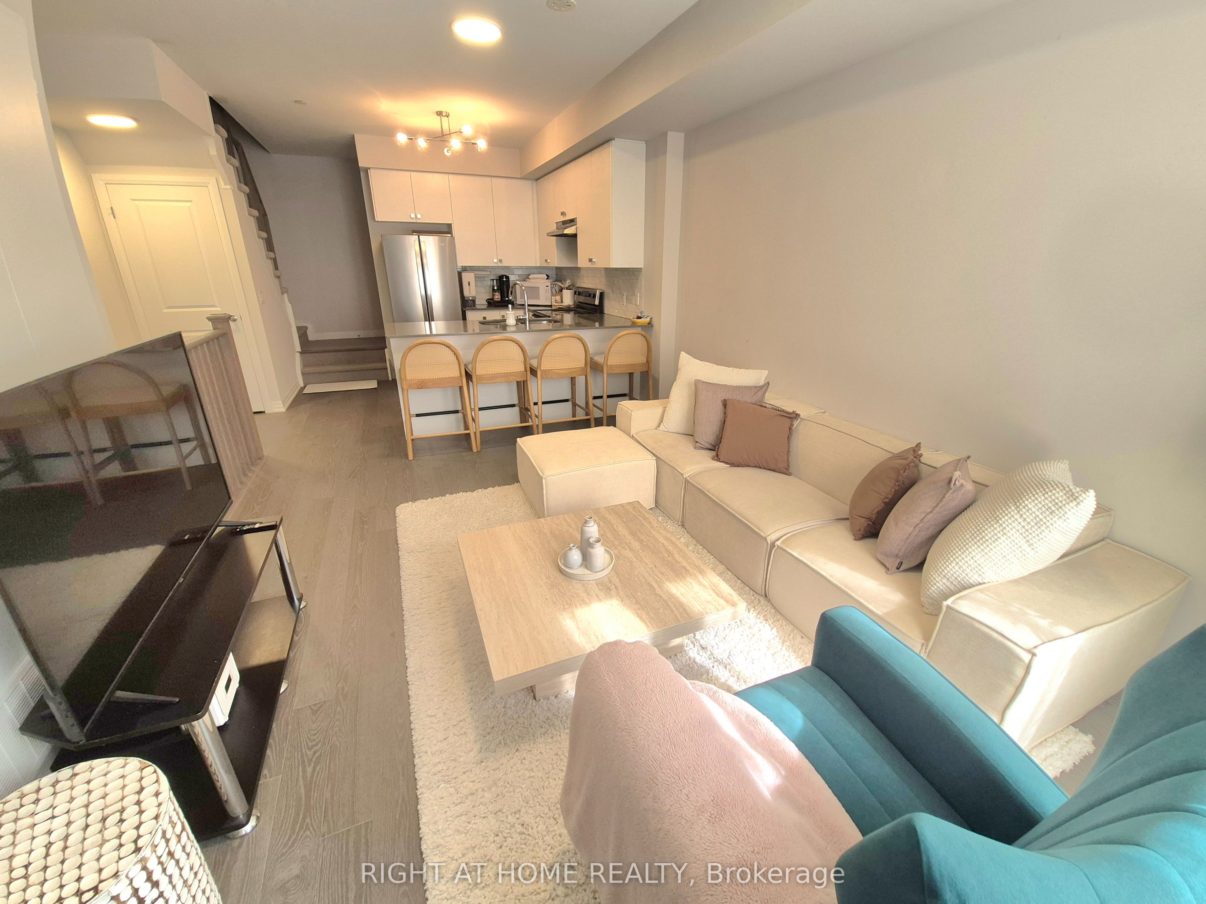 70 Baynes Way 12, Bradford West Gwillimbury, ON L3Z 4M3 photo 4