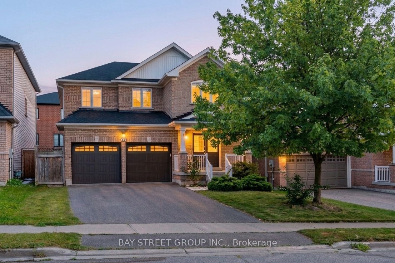 37 Mynden Way, Newmarket, ON L3X 3A7