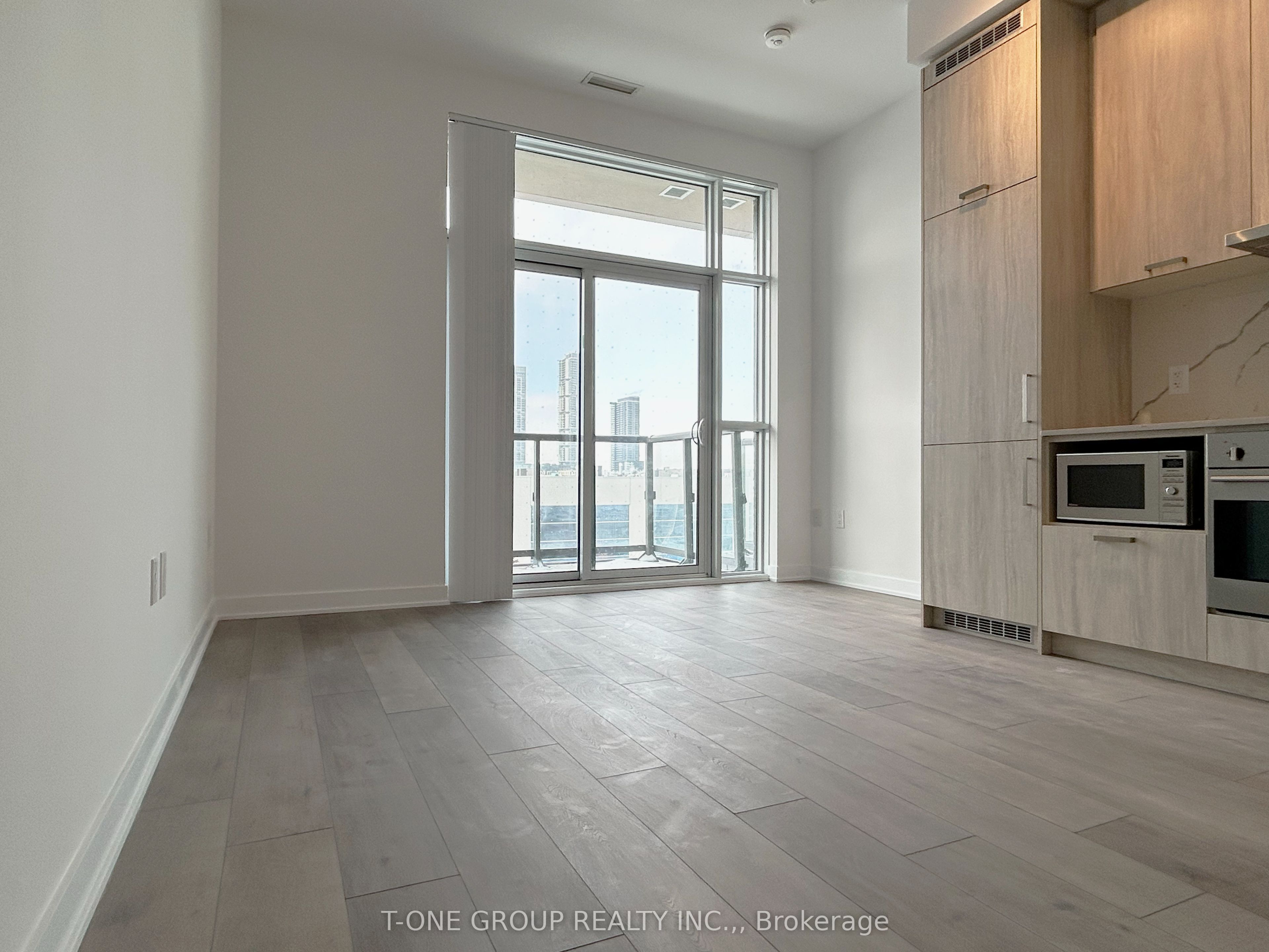 38 Honeycrisp Crescent 312, Vaughan, ON L4K 0M8 photo 4