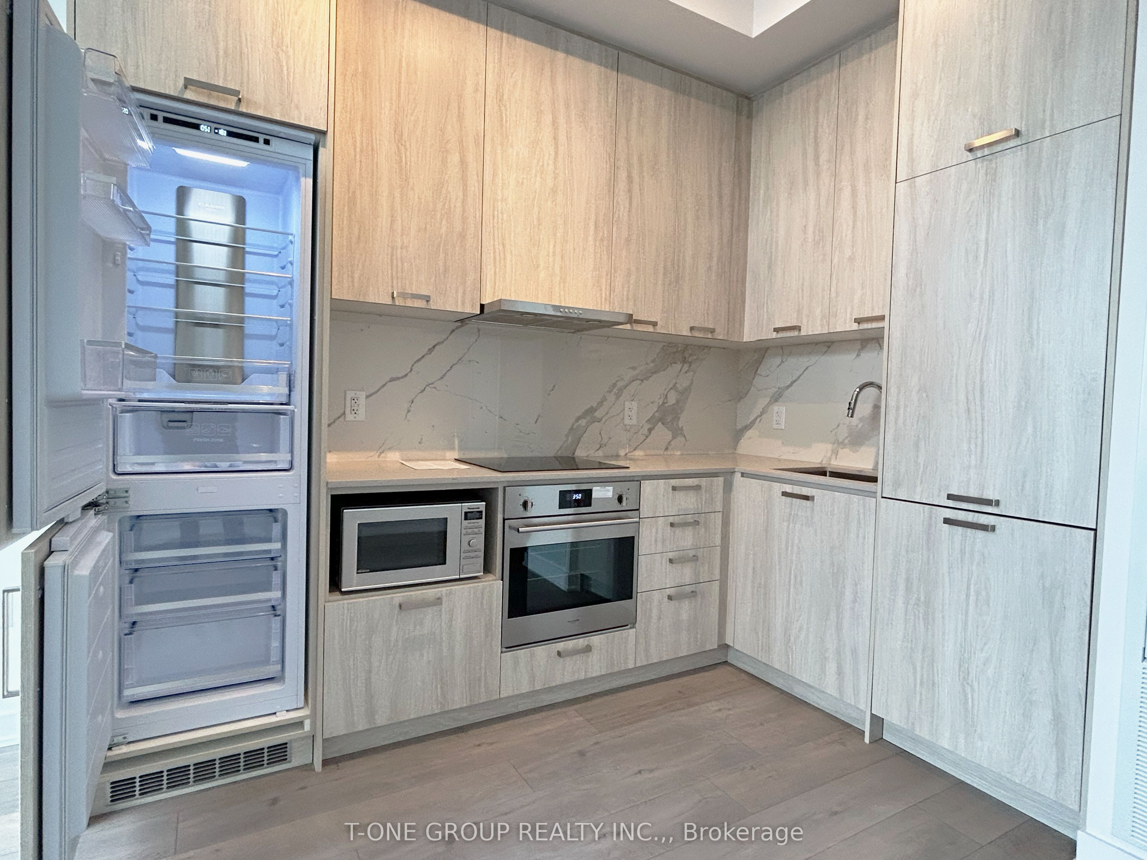 38 Honeycrisp Crescent 312, Vaughan, ON L4K 0M8 photo 5