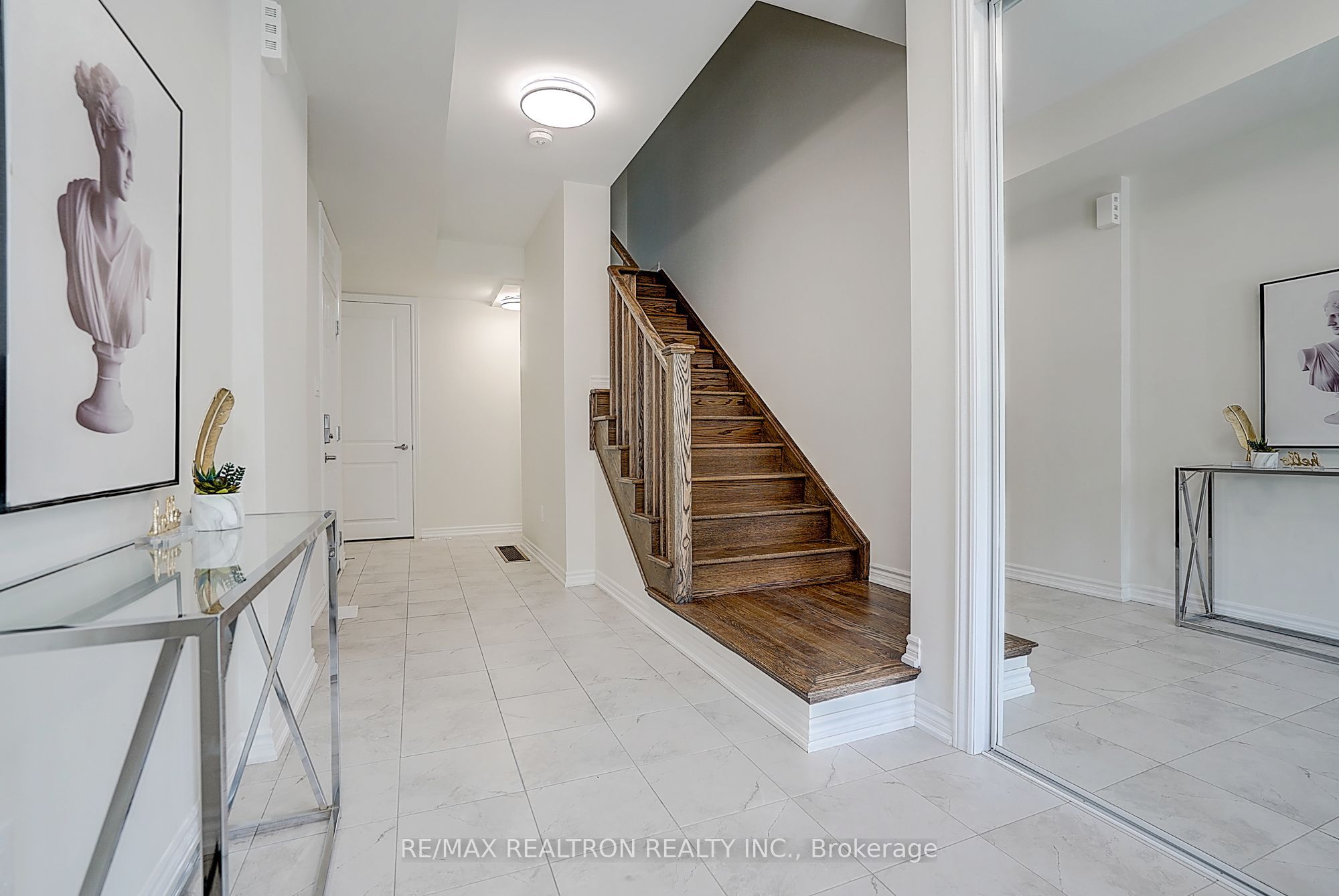24 Thomas Frisby Jr Crescent, Markham, ON L6C 3L2 photo 3