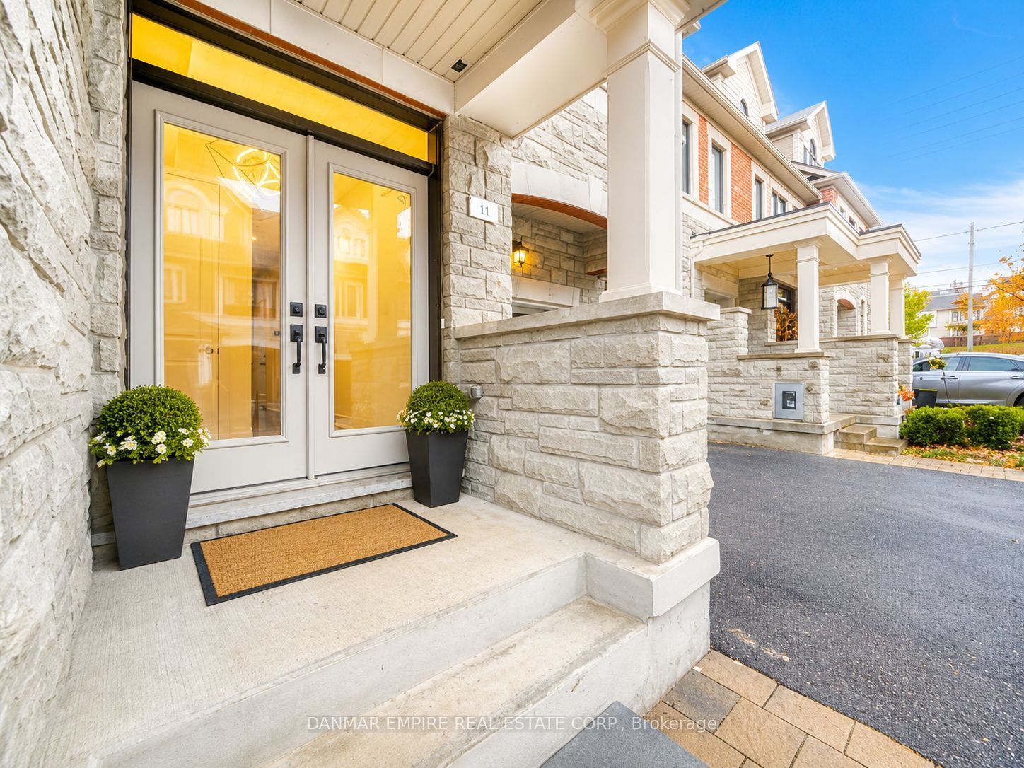 11 Hiawatha Court, Vaughan, ON L4L 0J2 photo 2