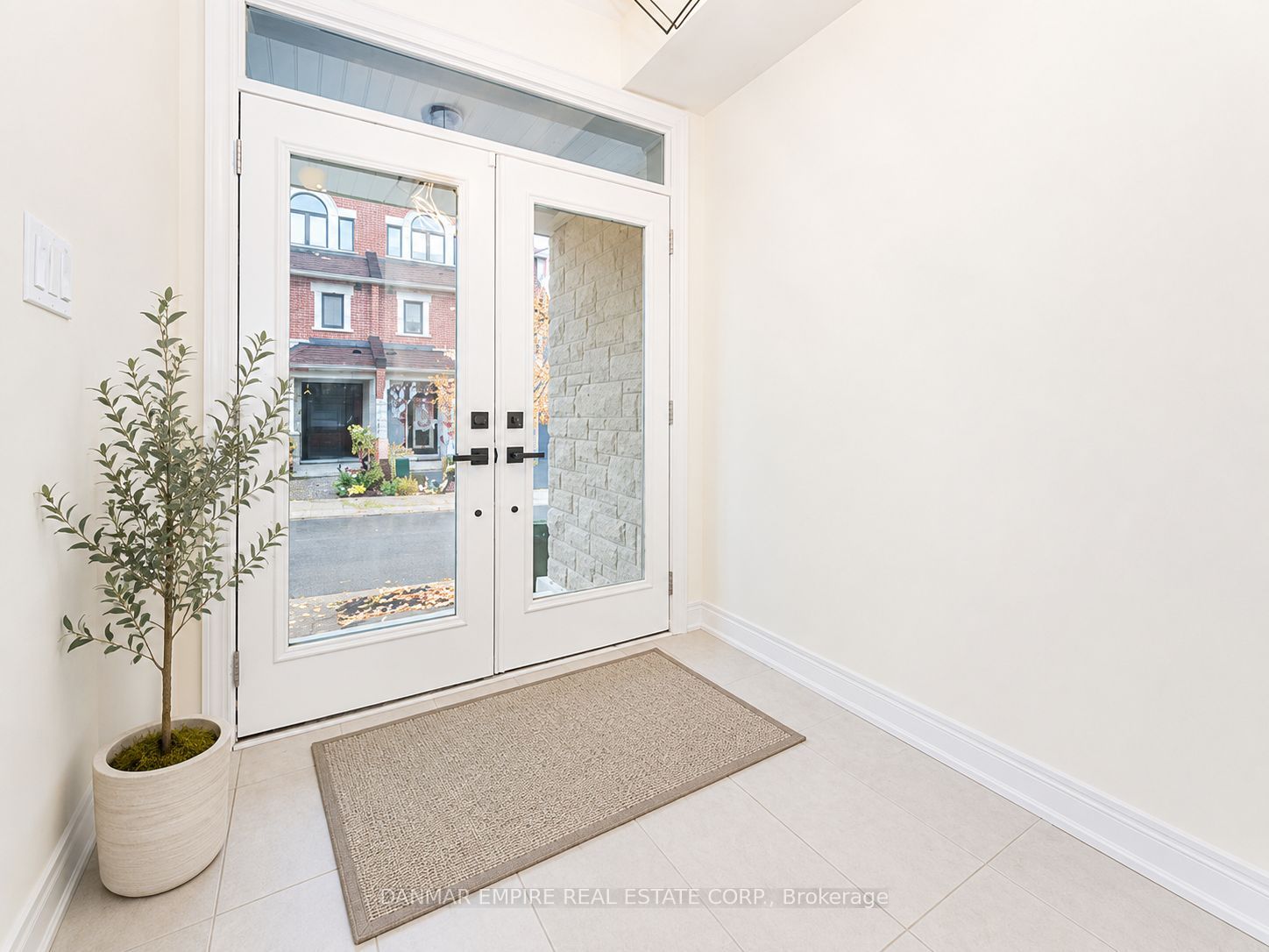 11 Hiawatha Court, Vaughan, ON L4L 0J2 photo 3