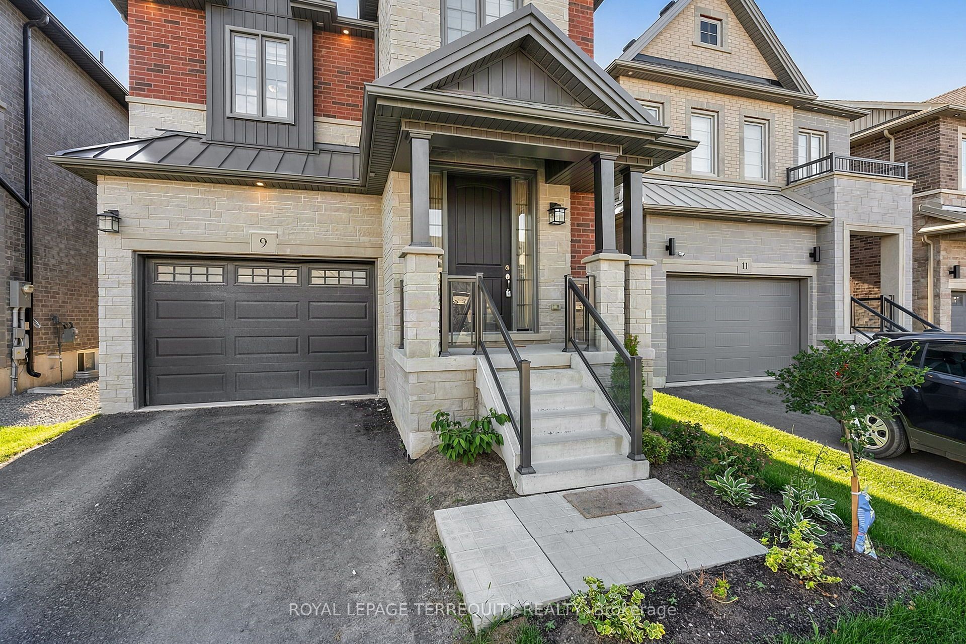 9 Kiernan Crescent N, New Tecumseth, ON L9R 0V4 photo 2