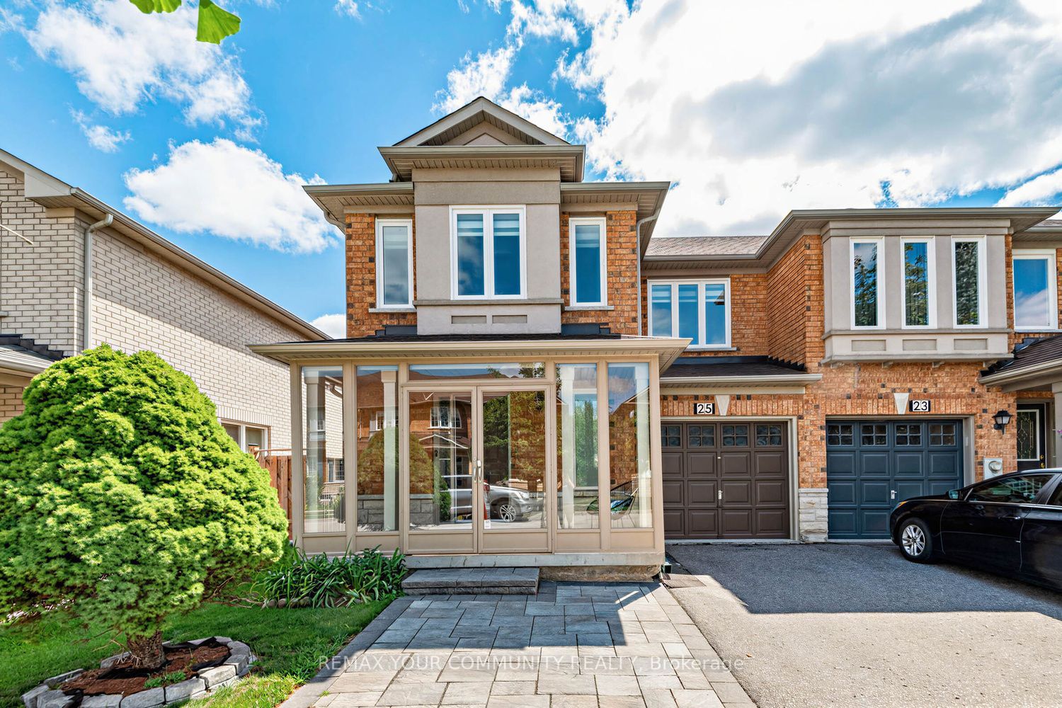 25 Bassett Avenue, Richmond Hill, ON L4B 4J9 photo 2