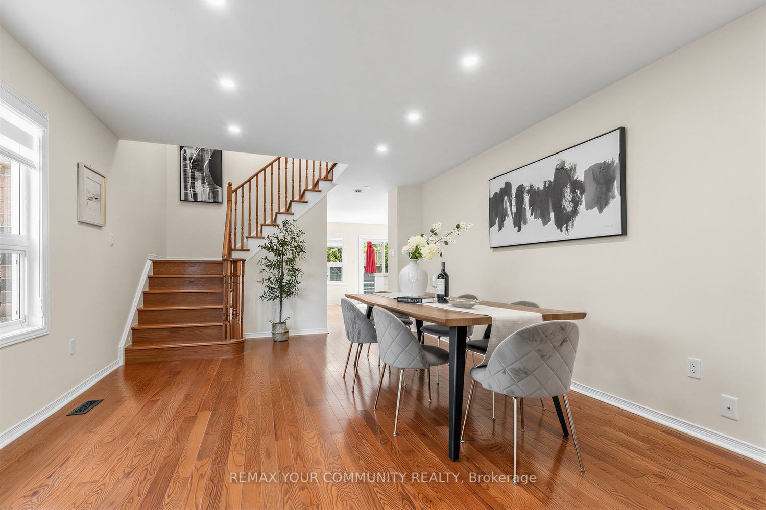 25 Bassett Avenue, Richmond Hill, ON L4B 4J9 photo 3