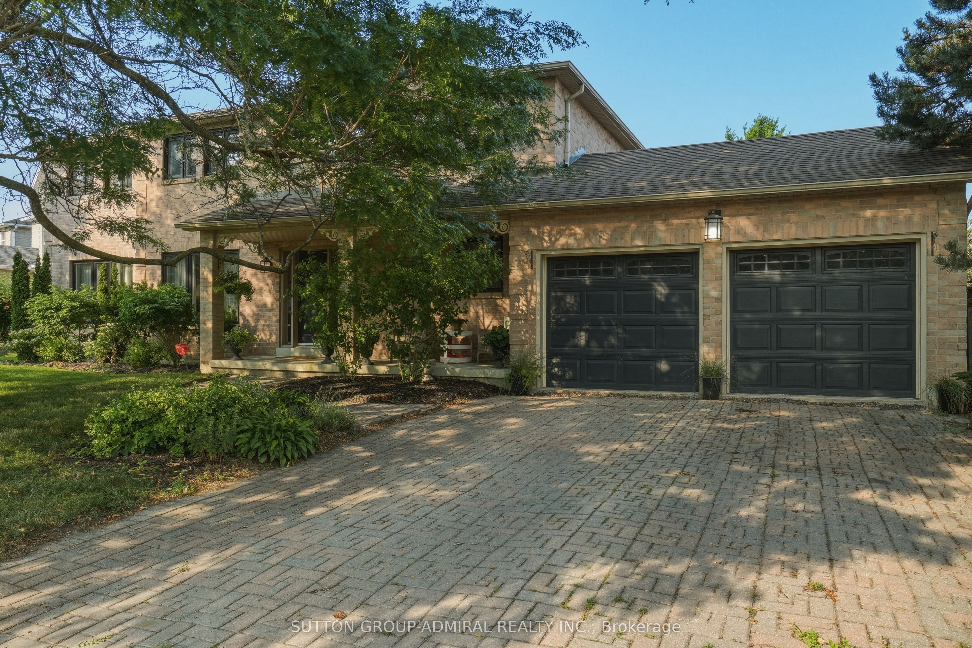90 Brillinger Street, Richmond Hill, ON L4C 8Y3 photo 2