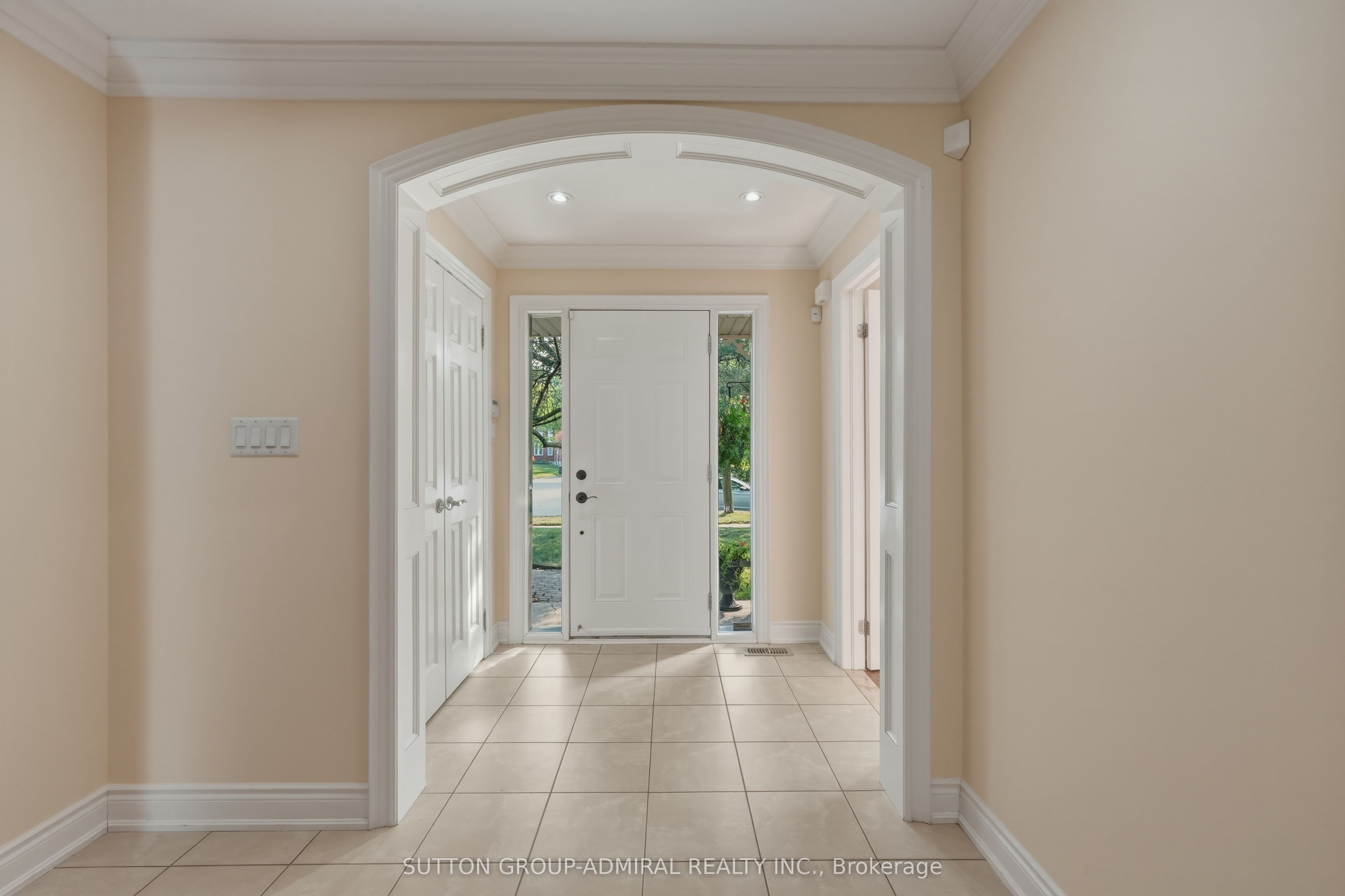 90 Brillinger Street, Richmond Hill, ON L4C 8Y3 photo 3