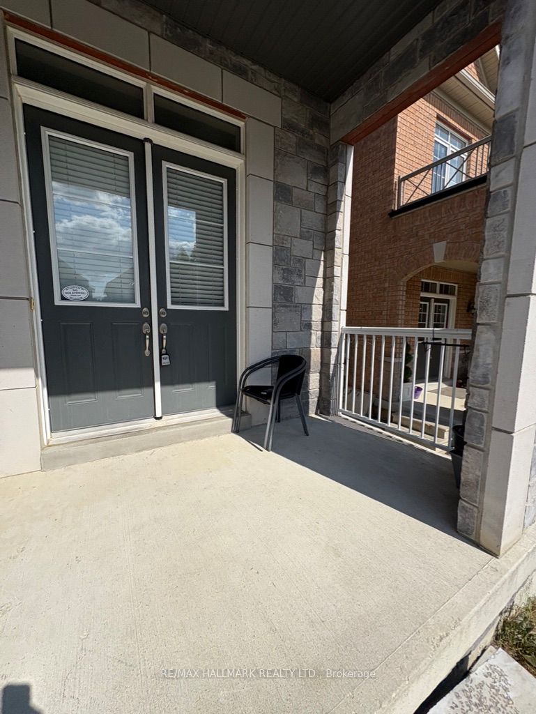 163 Inverness Way, Bradford West Gwillimbury, ON L3Z 0W6 photo 2