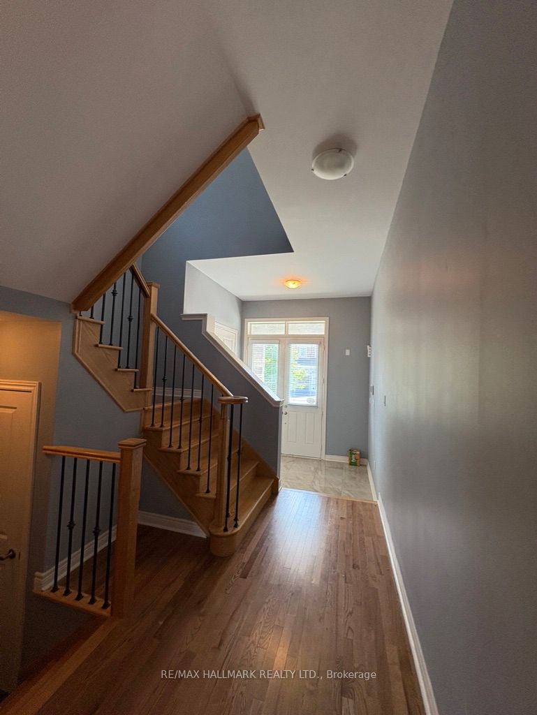 163 Inverness Way, Bradford West Gwillimbury, ON L3Z 0W6 photo 3