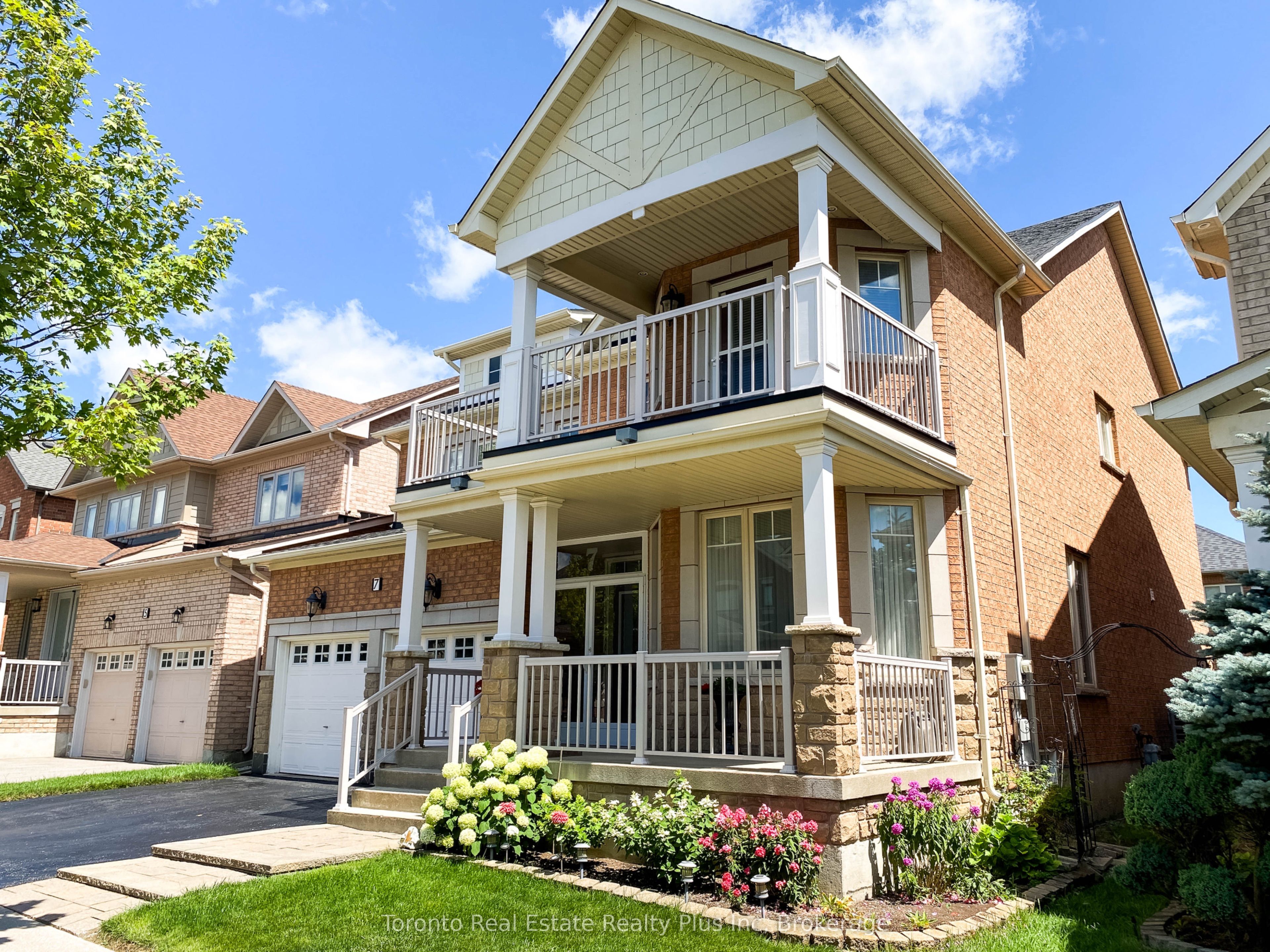 7 Braehead Drive, Richmond Hill, ON L4E 0B5 photo 2