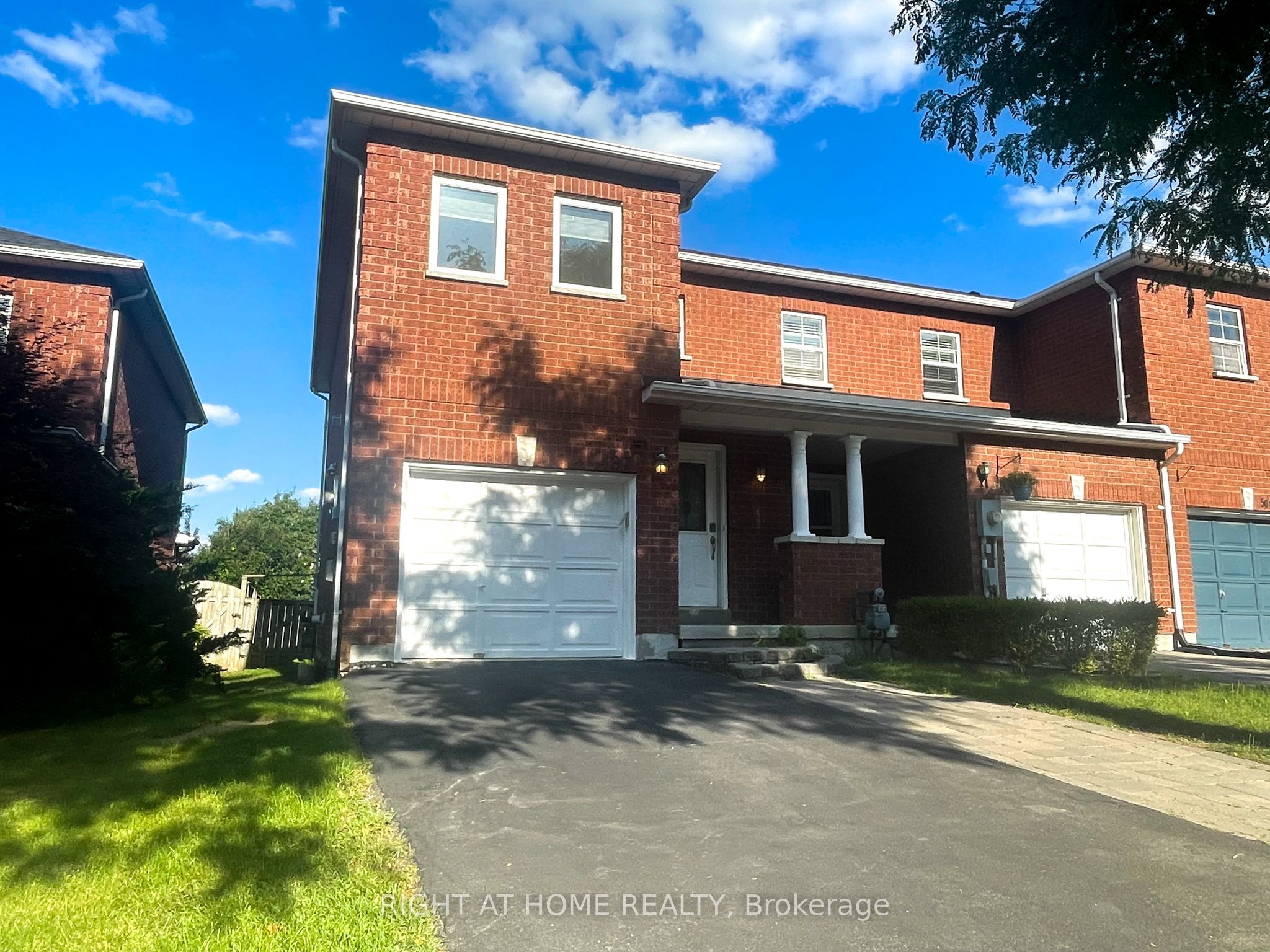 497 Ainsworth Drive E, Newmarket, ON L3Y 8R6